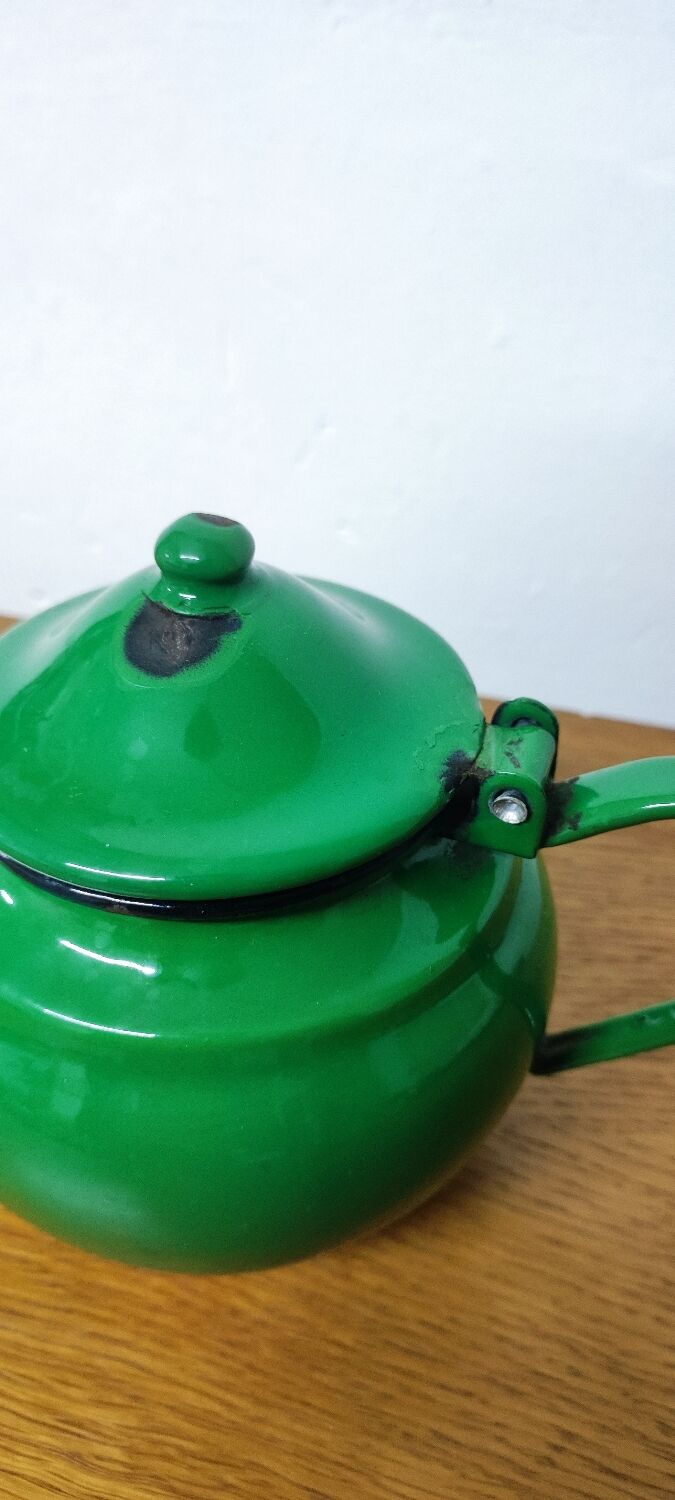 Enamel teapot