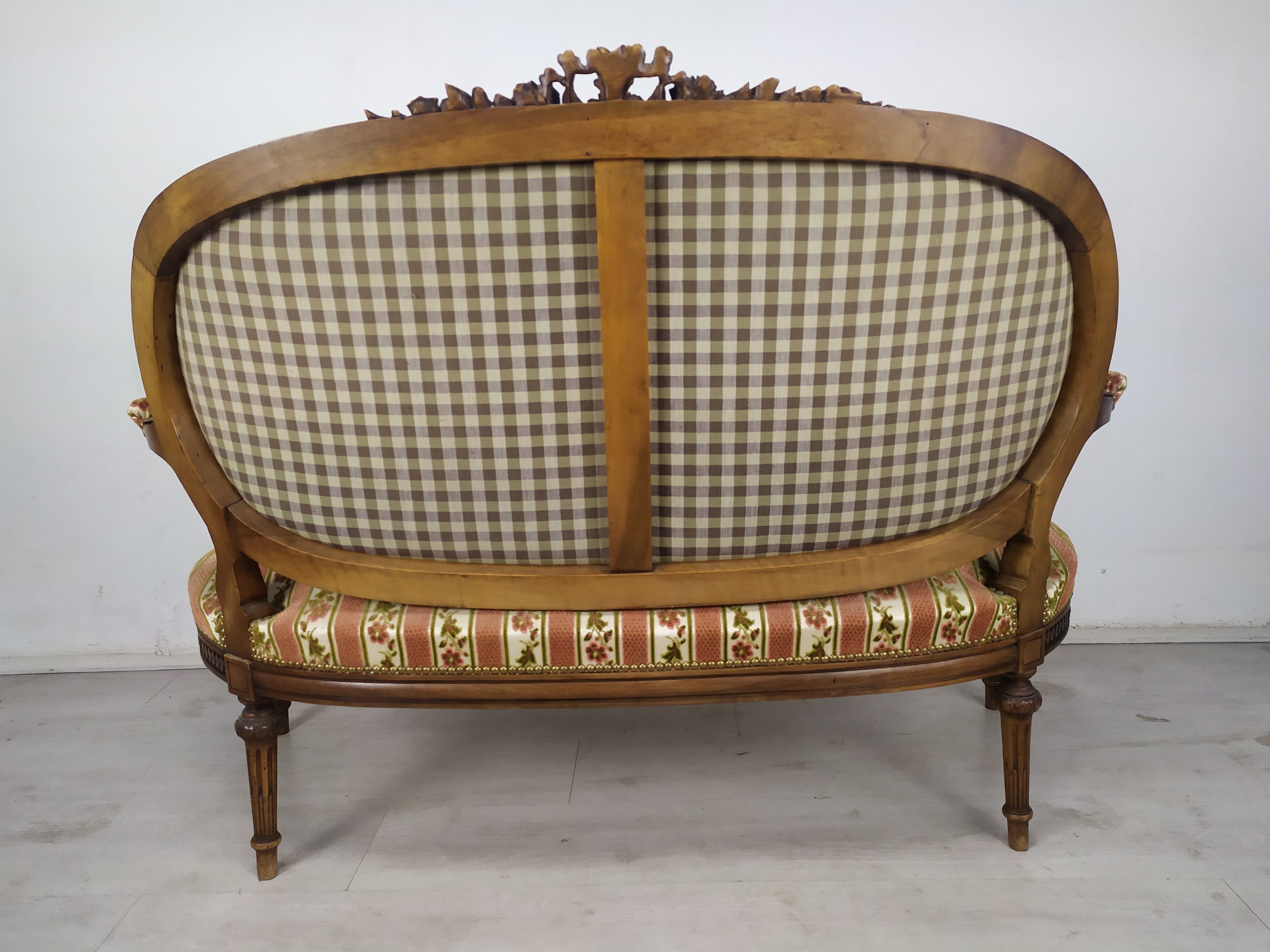 Lounge armchairs bench medallion