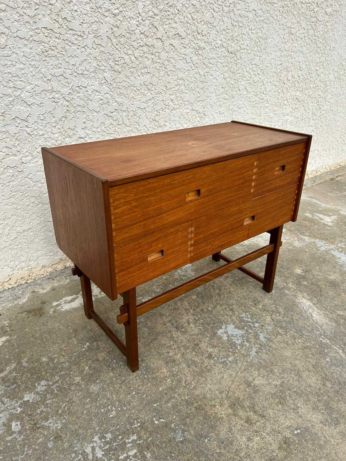 Scandinavian chest of drawers 4 drawers