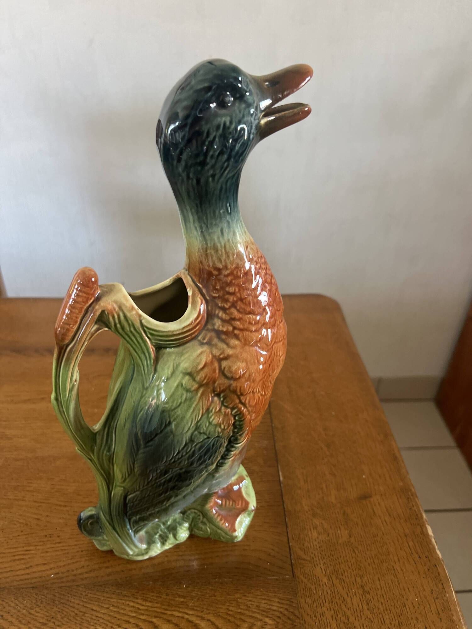 Duck pitcher