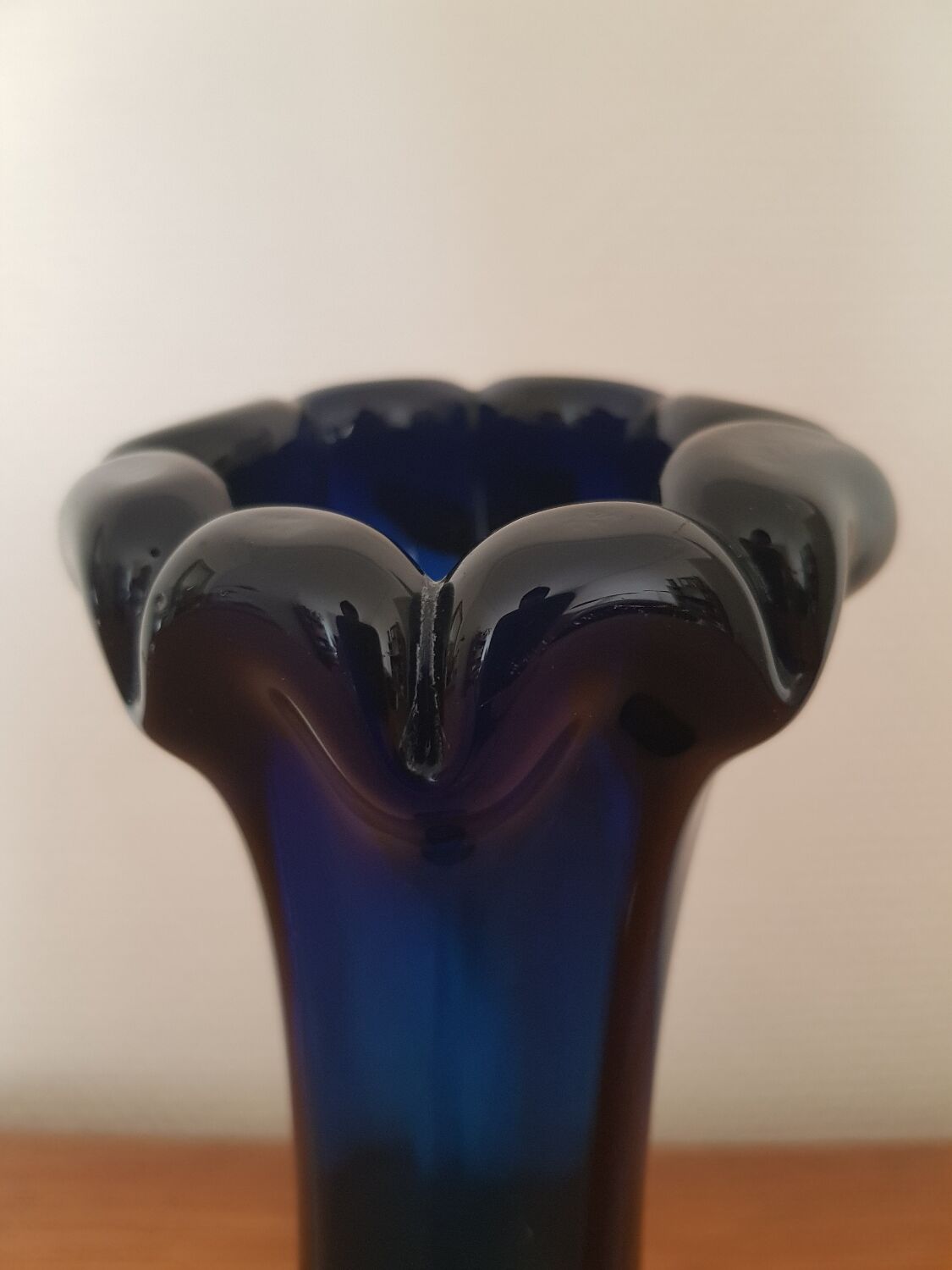 Vintage blue soliflore