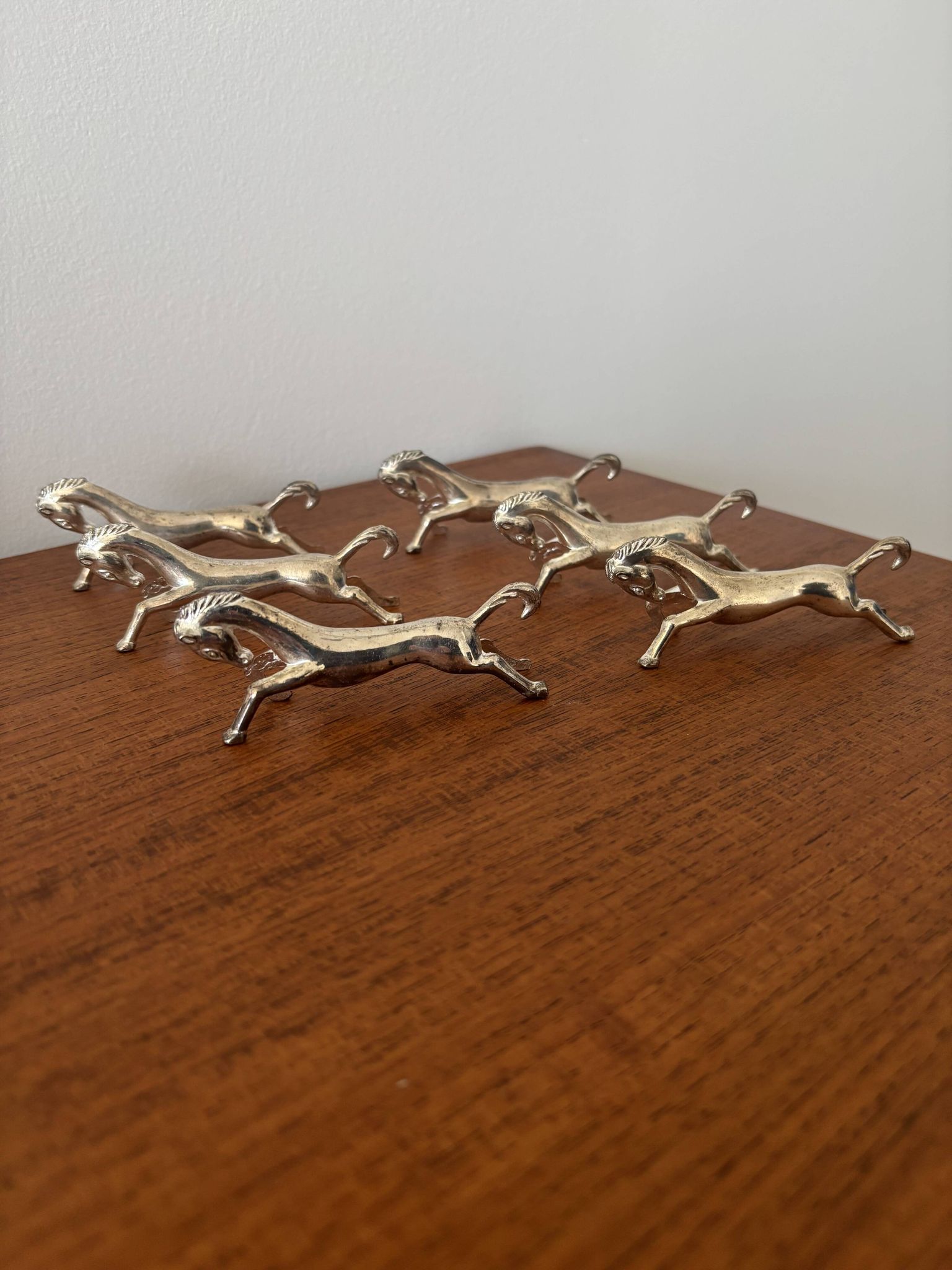Set of 6 vintage galloping horse knife rests in silver-plated metal.