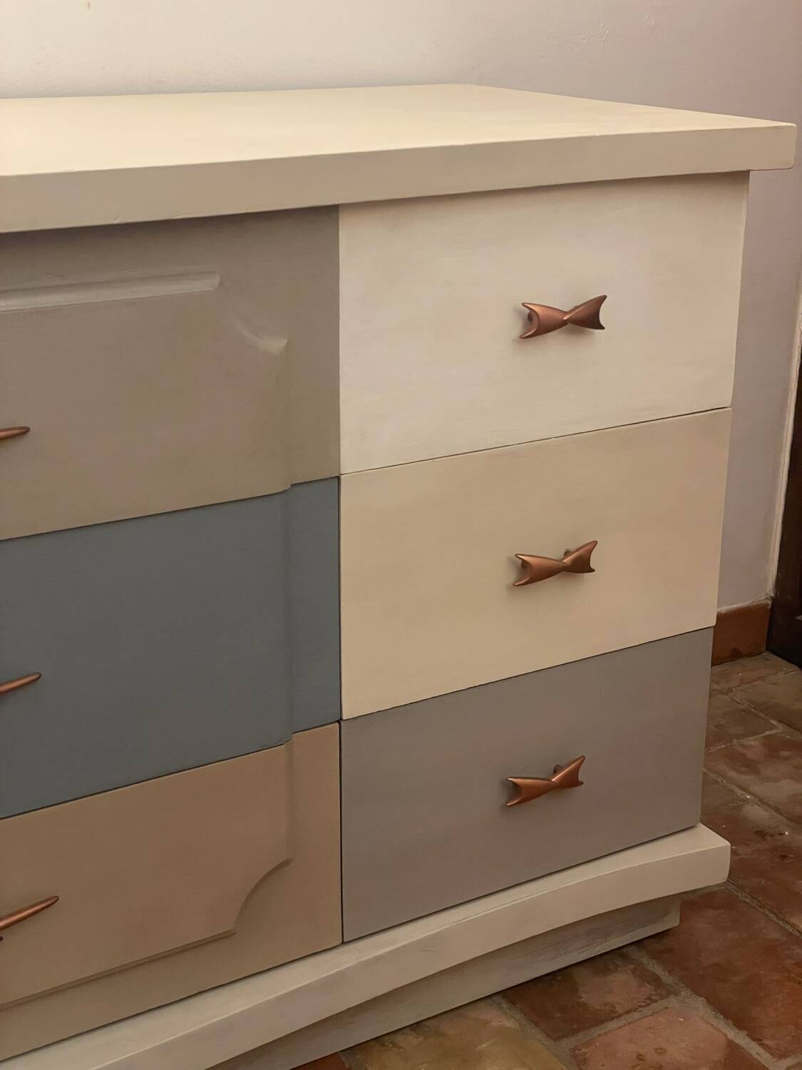 "Triple Dresser" Mid-Century – Temple's Fine Furniture – Can