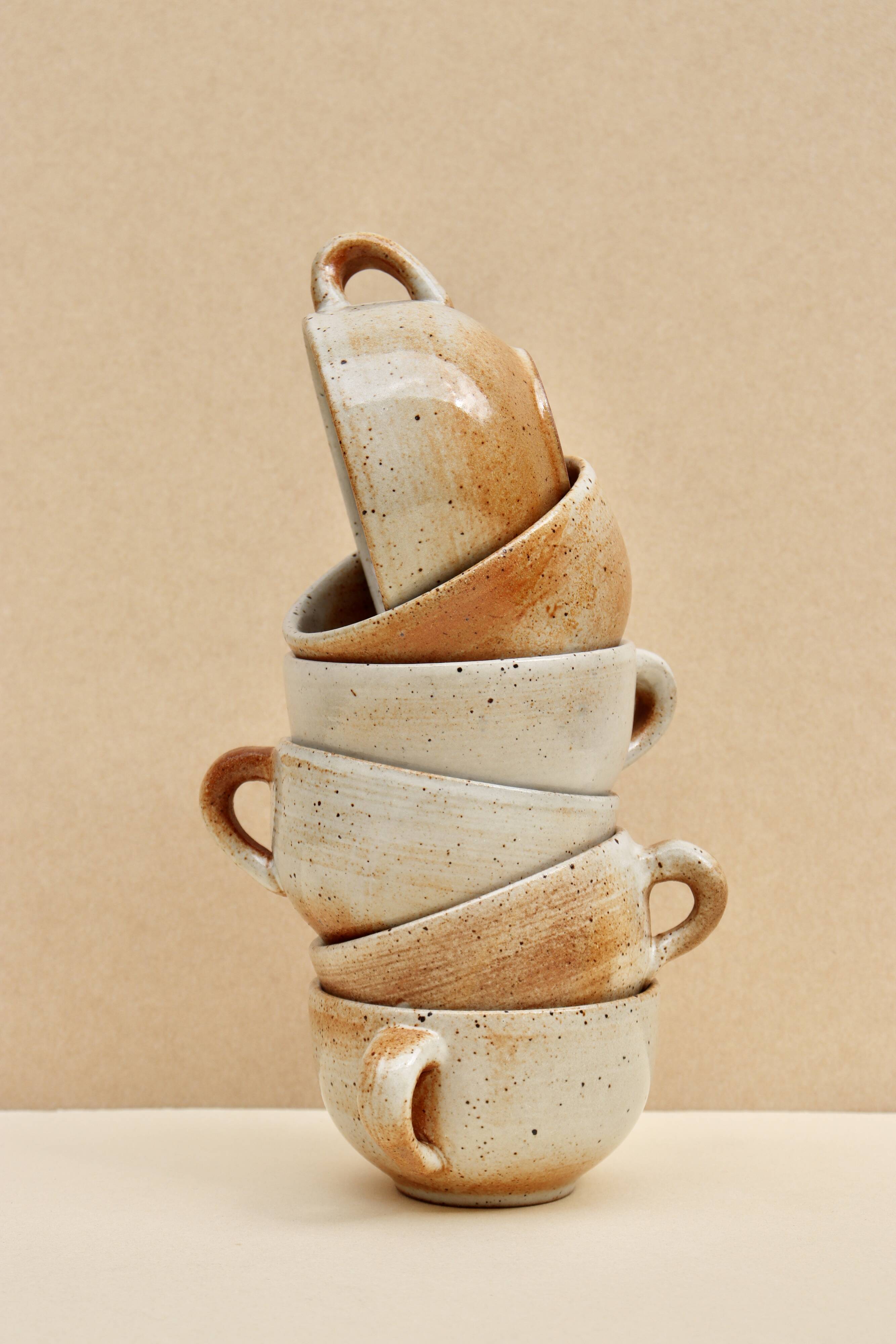 Lot de tasses en grès