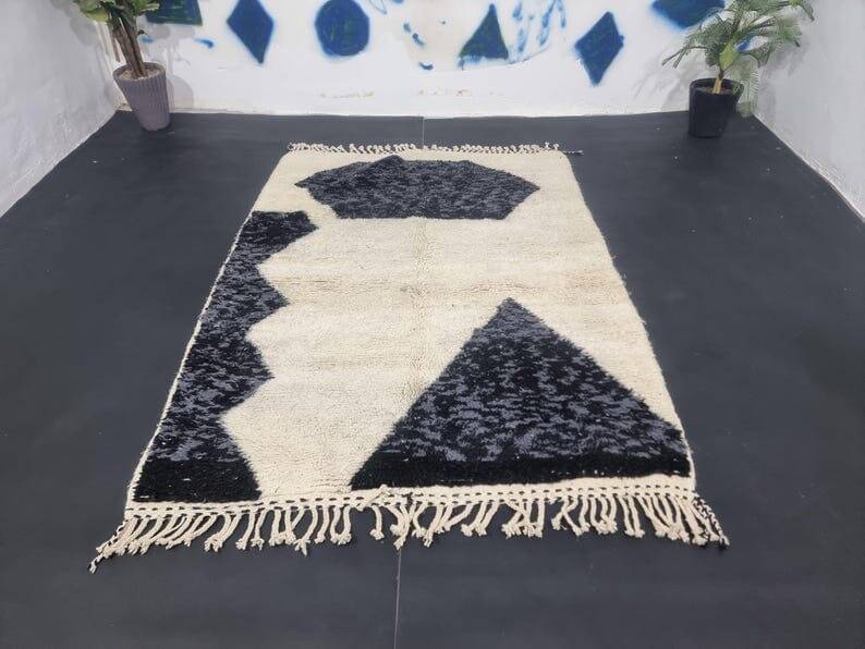 Handmade Beni Ouraine rug, size 150 x 250 cm