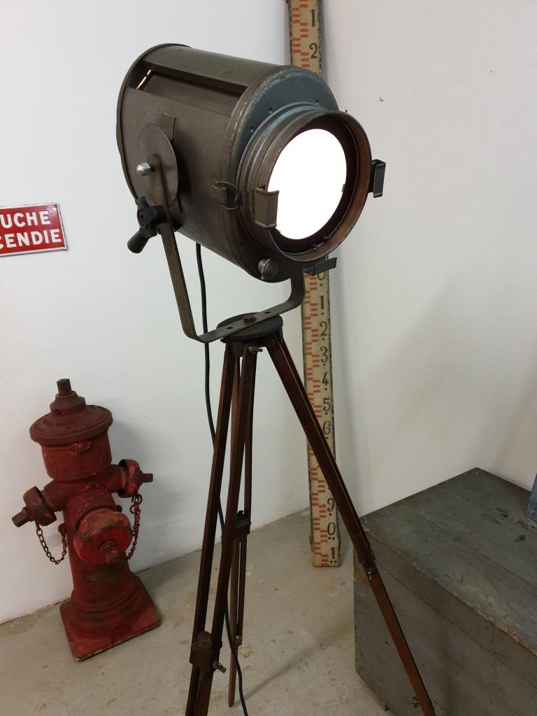 Cremer AE Paris projector