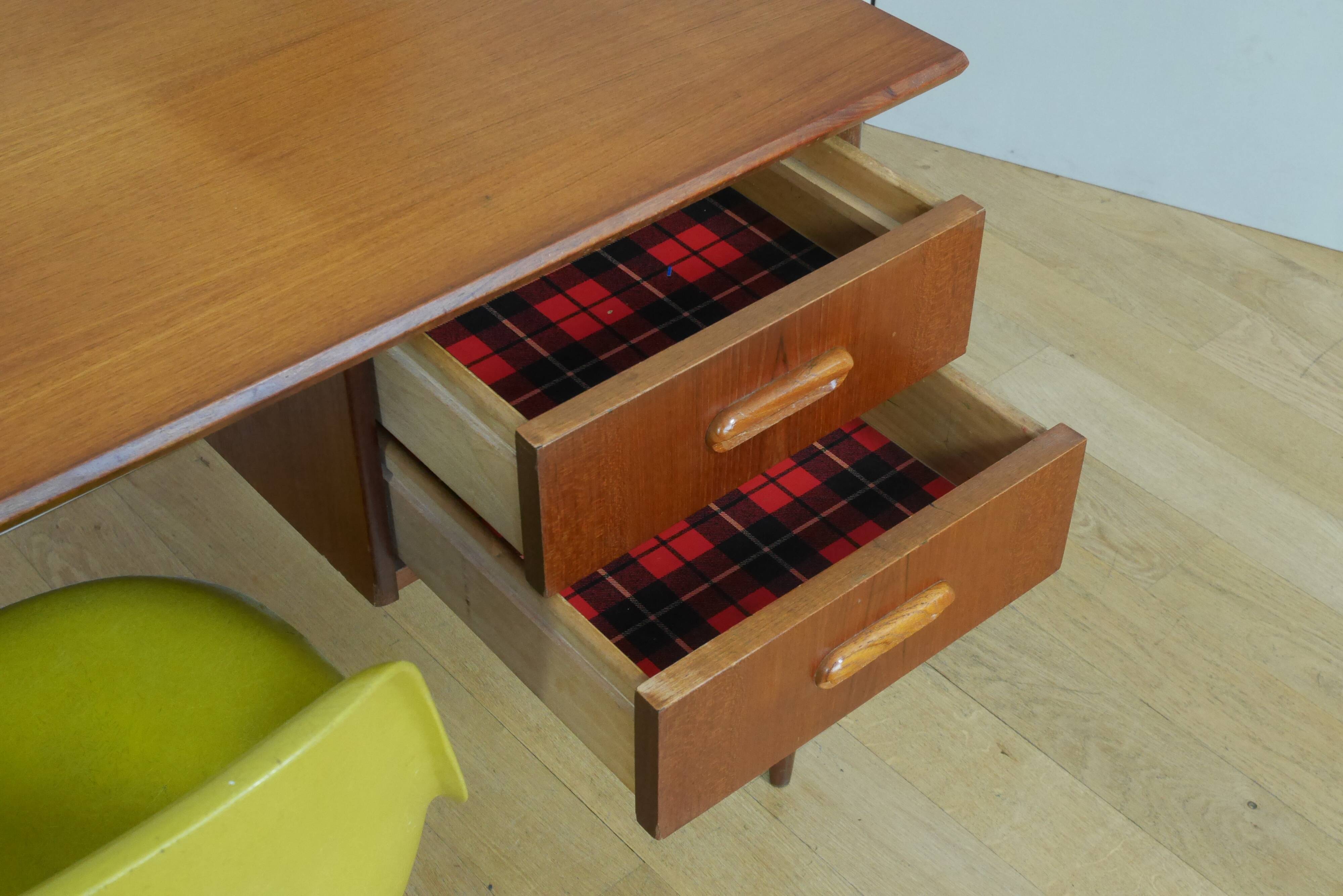 Scandinavian desk in teak from the 60s