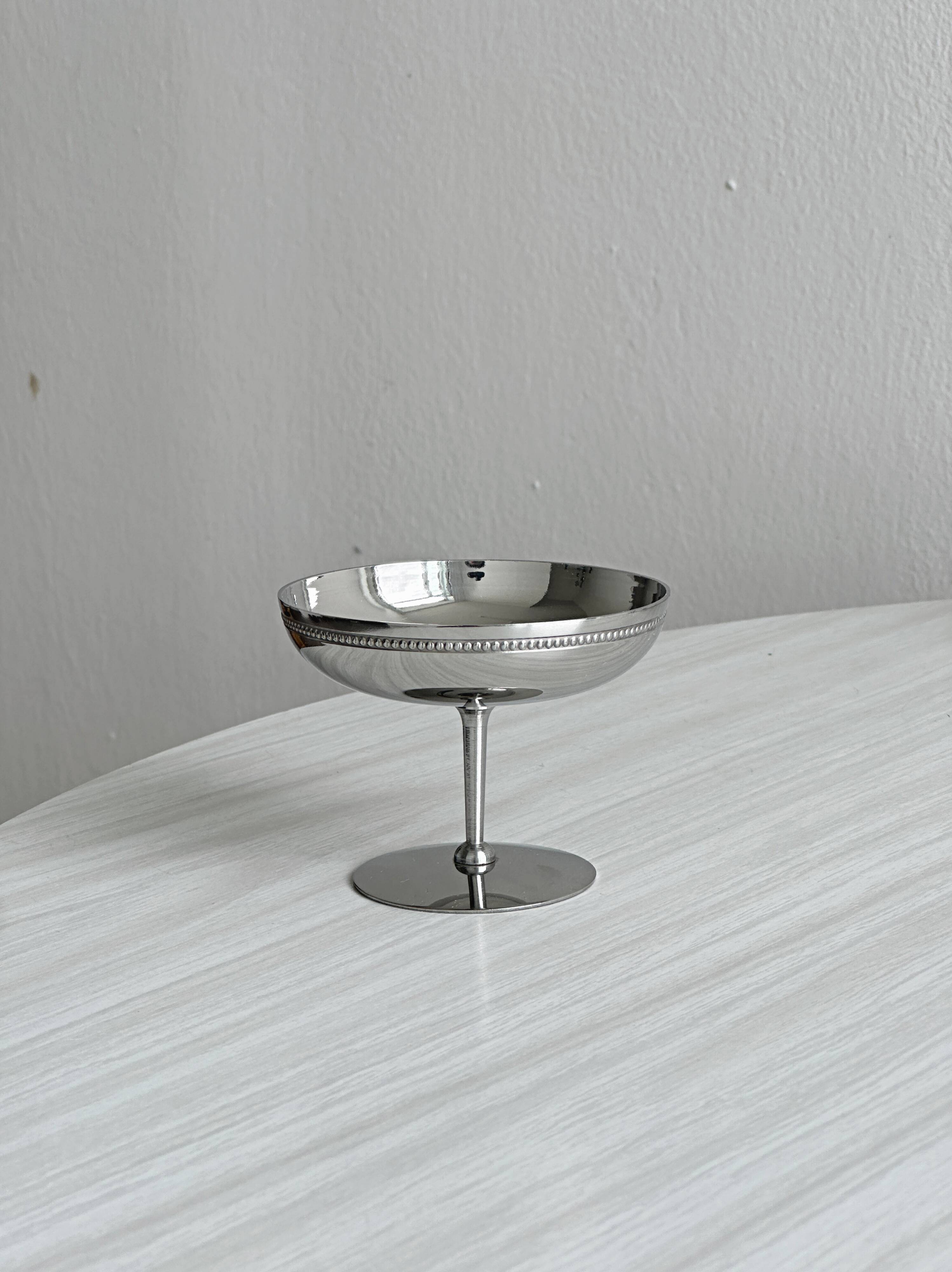 6 silver-plated metal footed bowls