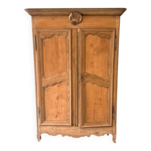 Armoire artisanale en
