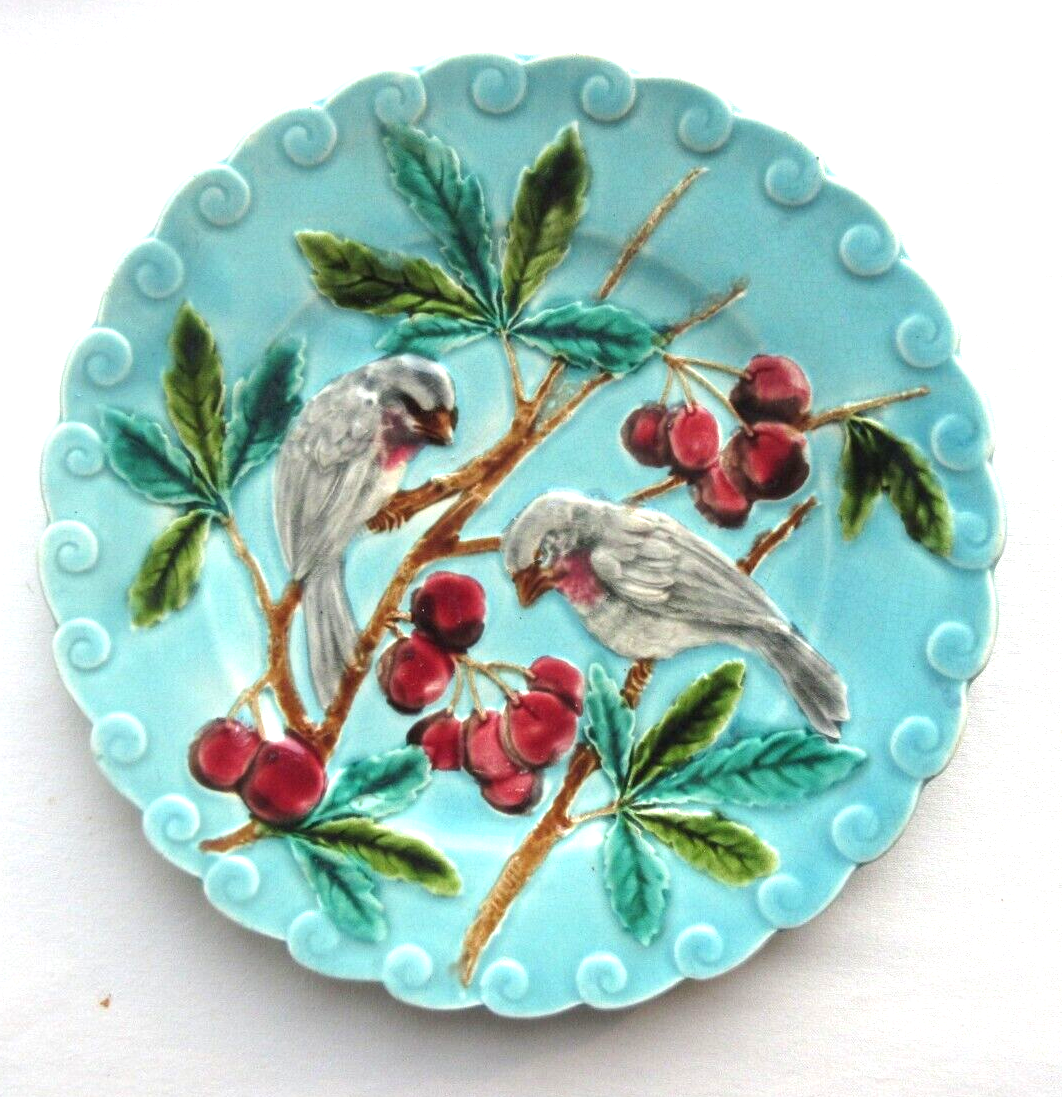 Art Deco slip plate yellow background Sarreguemines: 2 Birds pecking holly