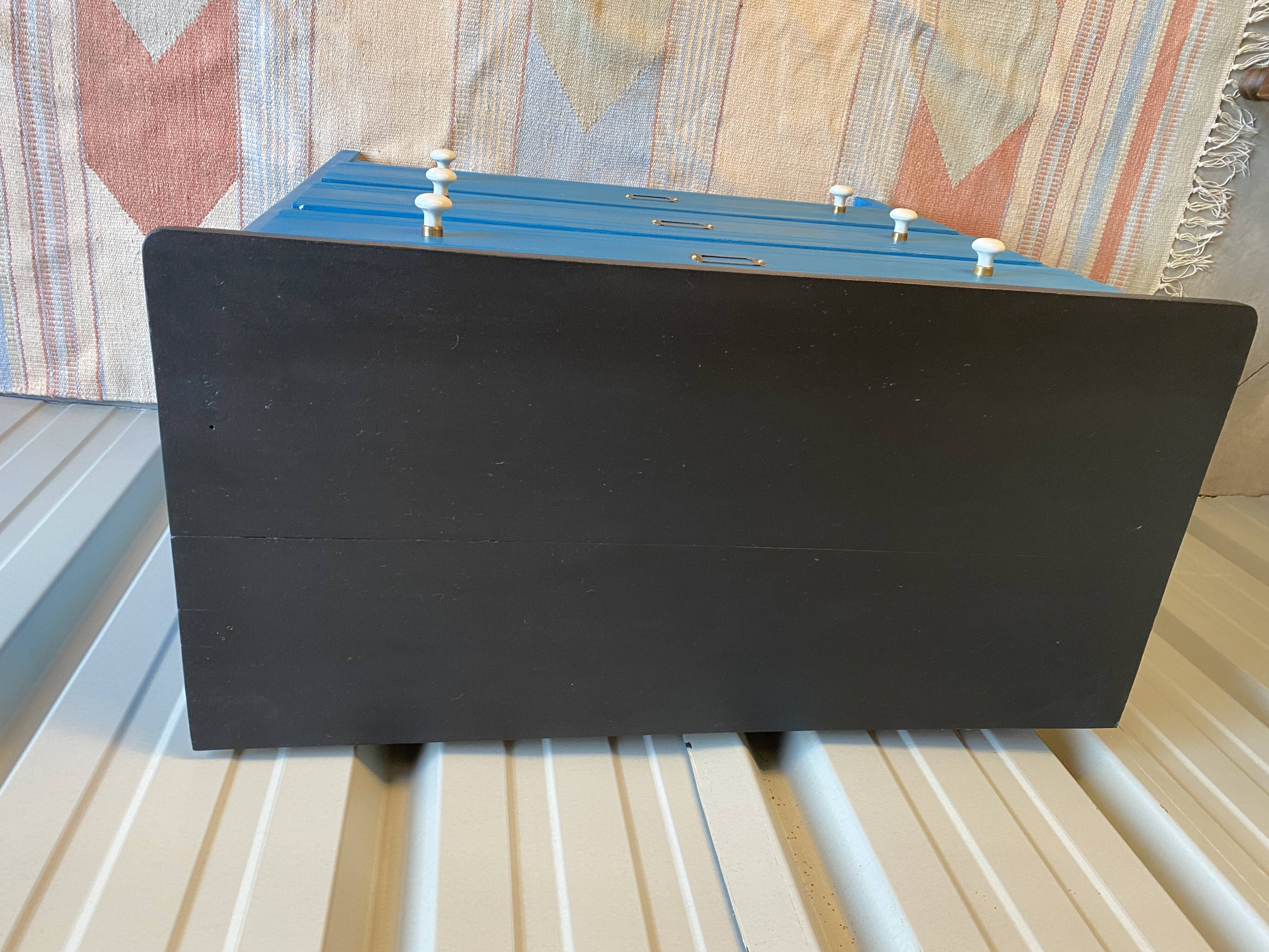 Commode bleu pétrole ciré