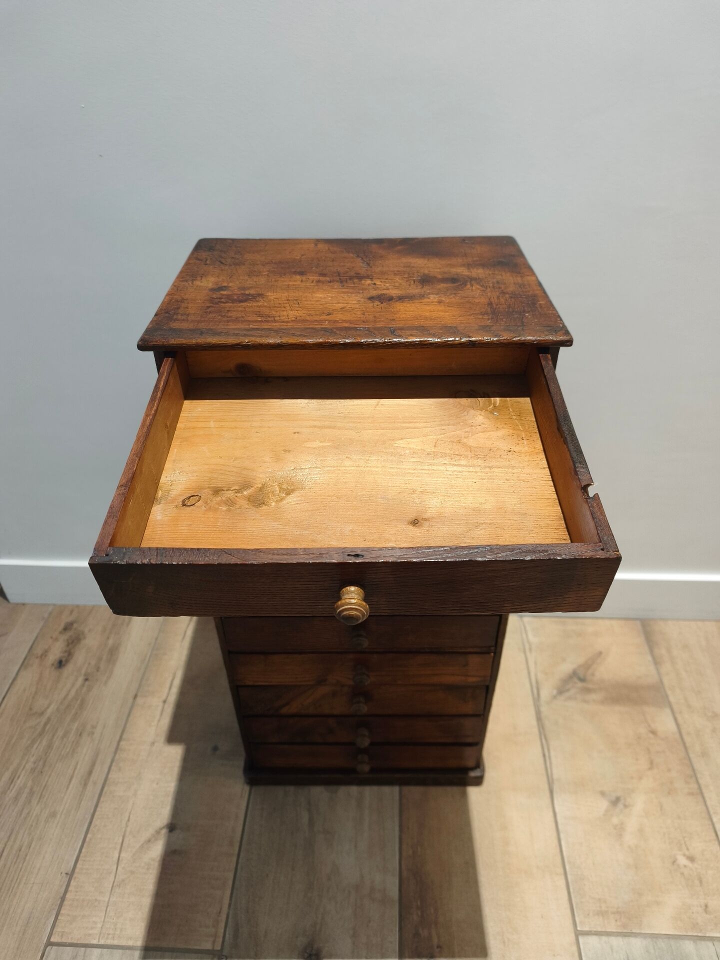 Small piece of furniture for a watchmaker or apothecary.