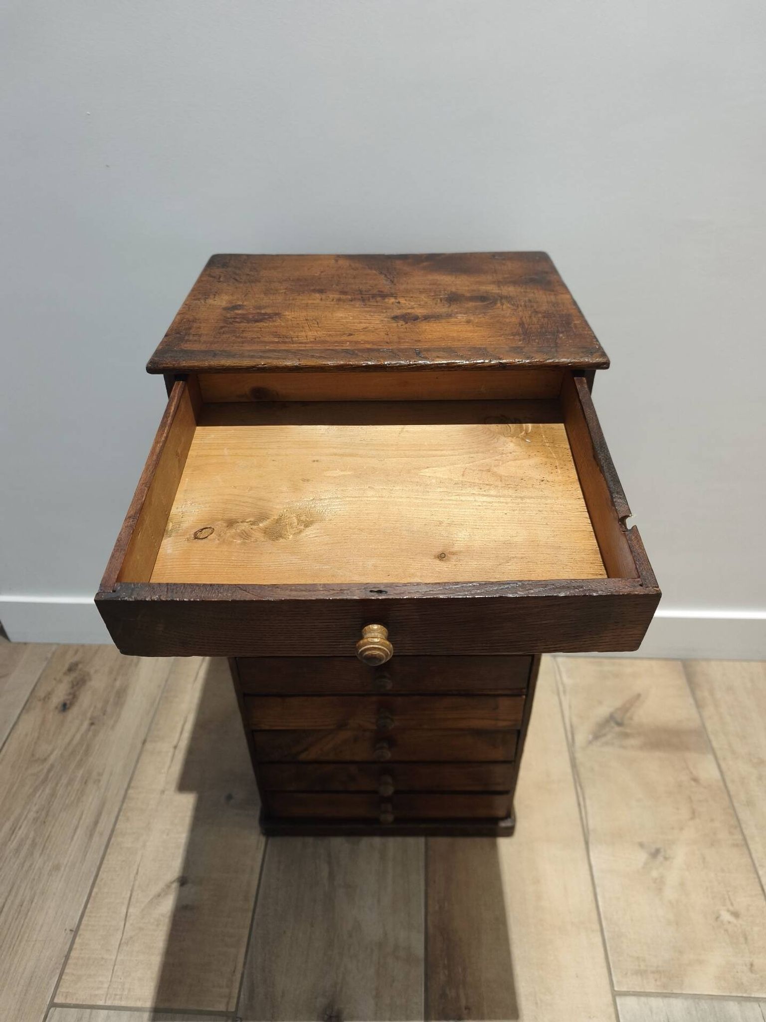 Small piece of furniture for a watchmaker or apothecary.