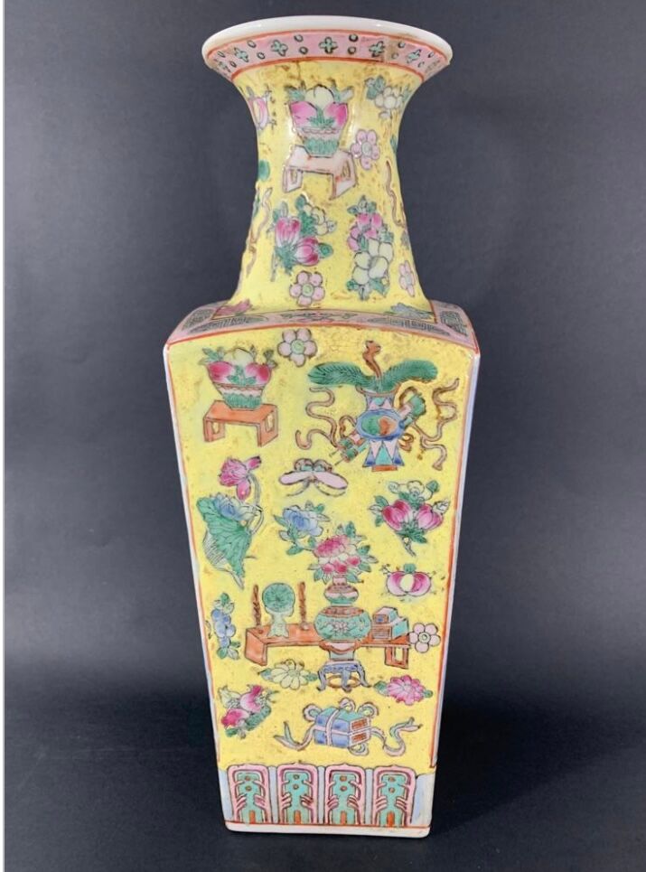 Chinese vase, Canton porcelain, Circa 1850