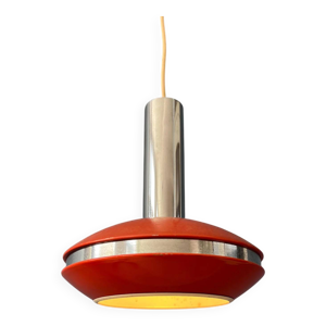 Suspension en métal