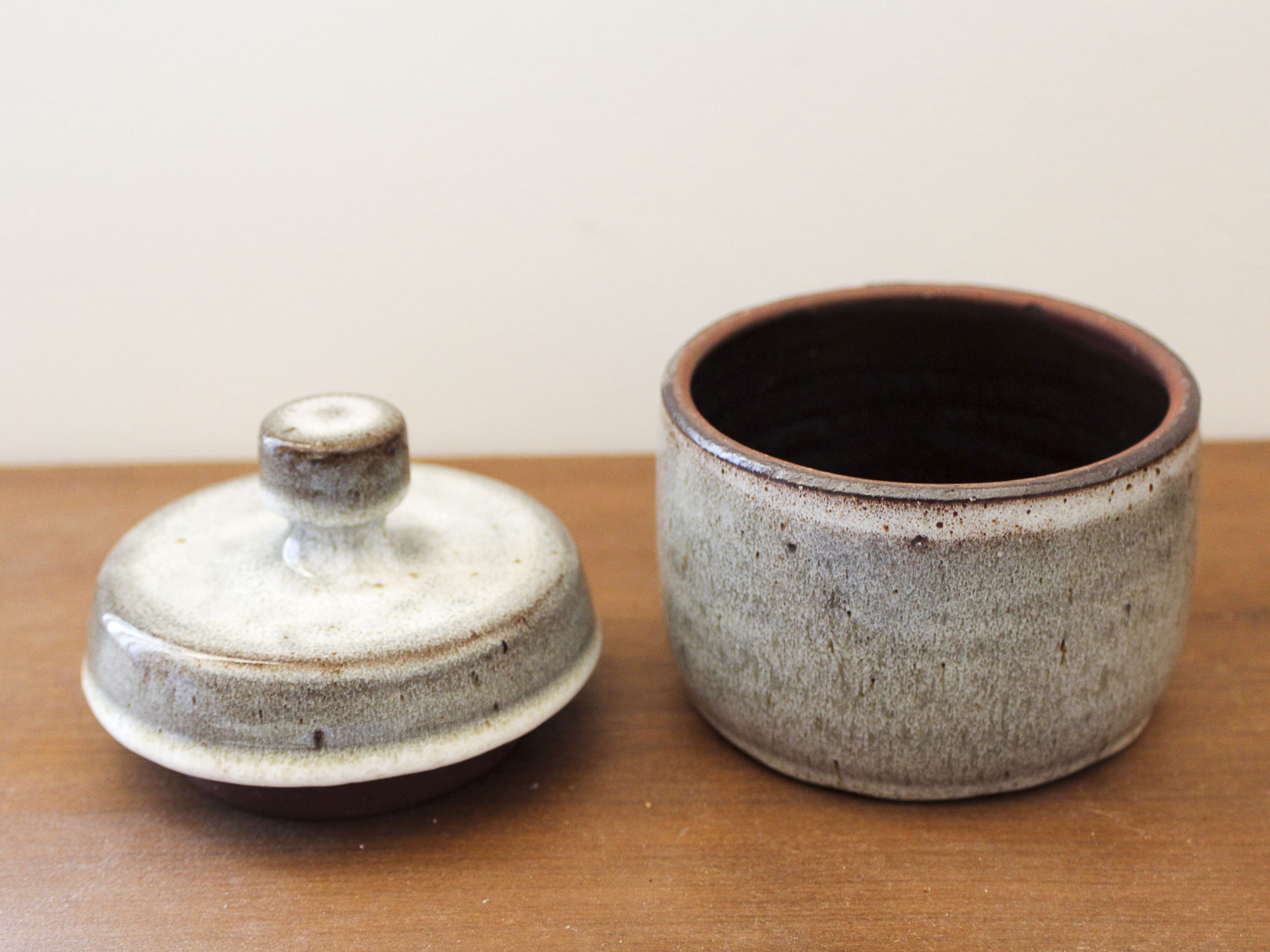 Covered pot in glazed stoneware Jeanne and Norbert Pierlot