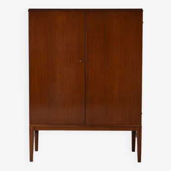 Mahogany cabinet with drawers