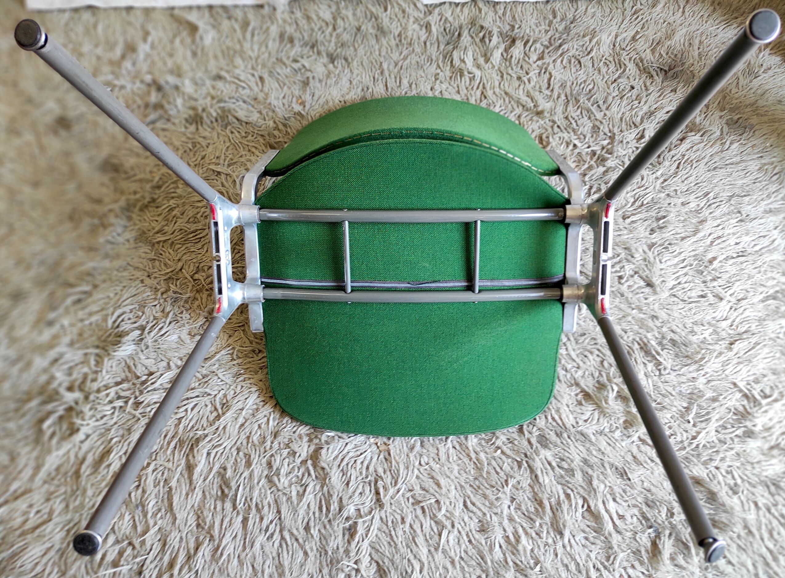 Chair design by Giancarlo Piretti for Castelli 70