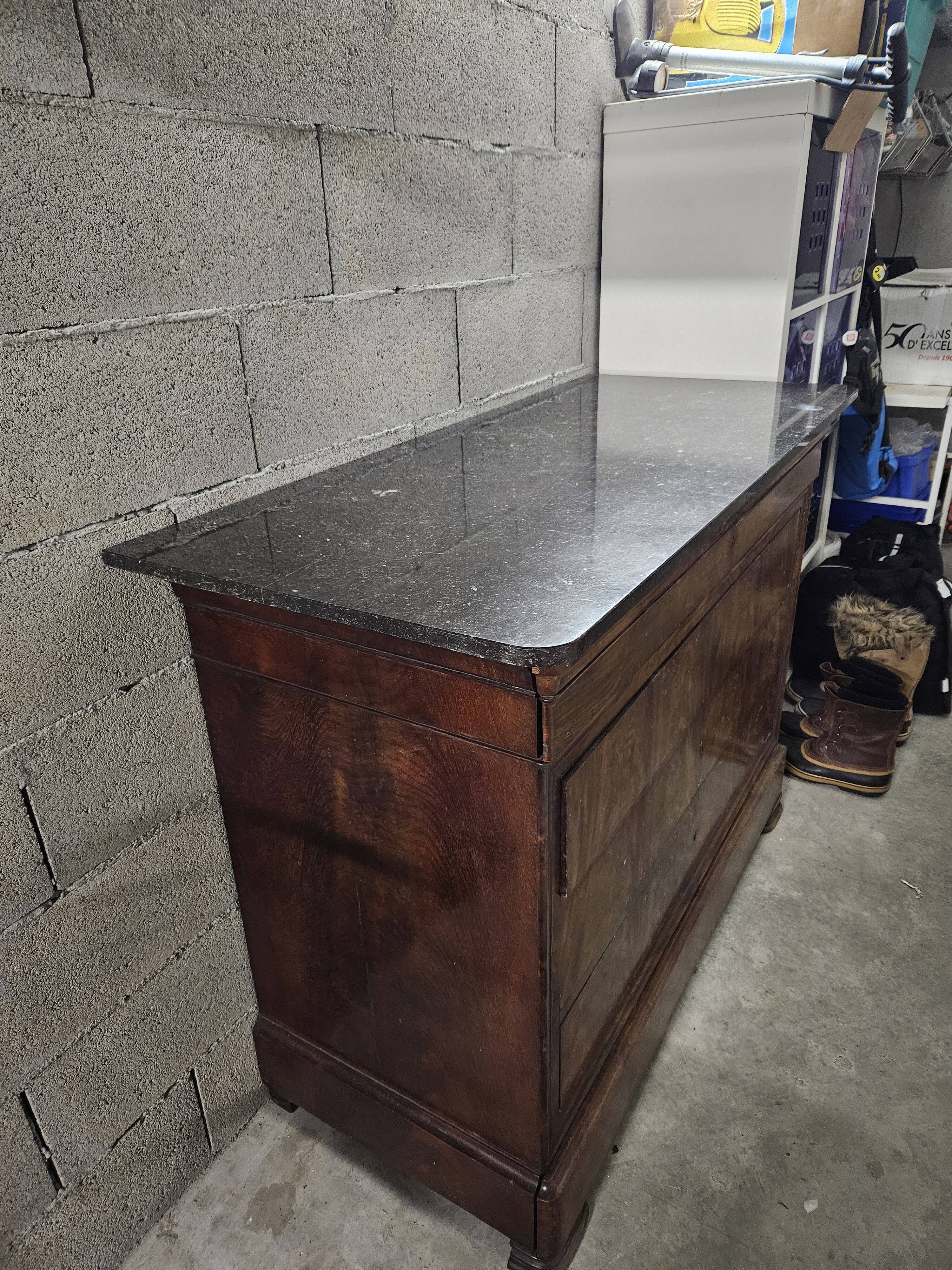 Chest of drawers
