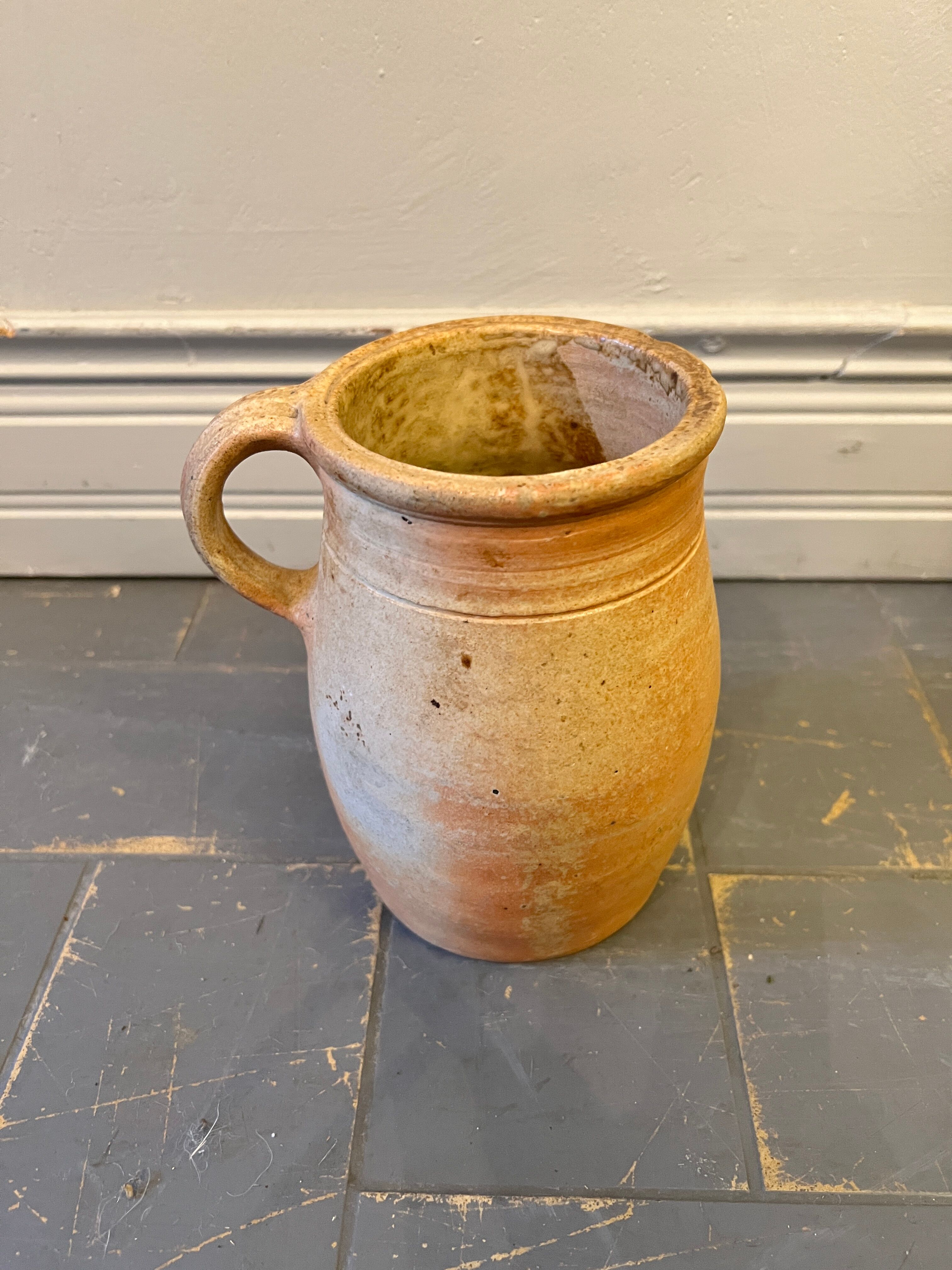 BHV - Old sandstone pitcher