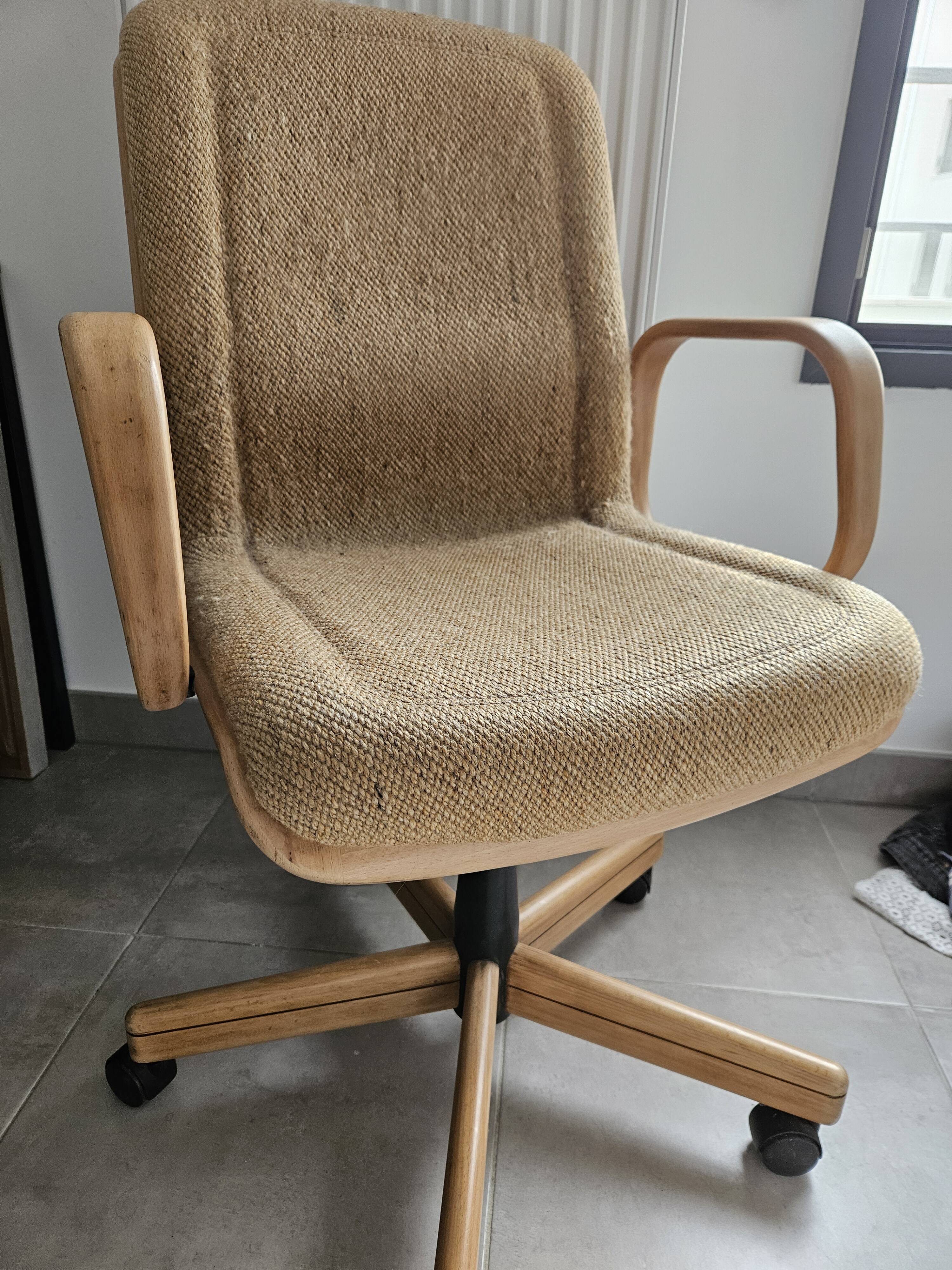 Giroflex office chair