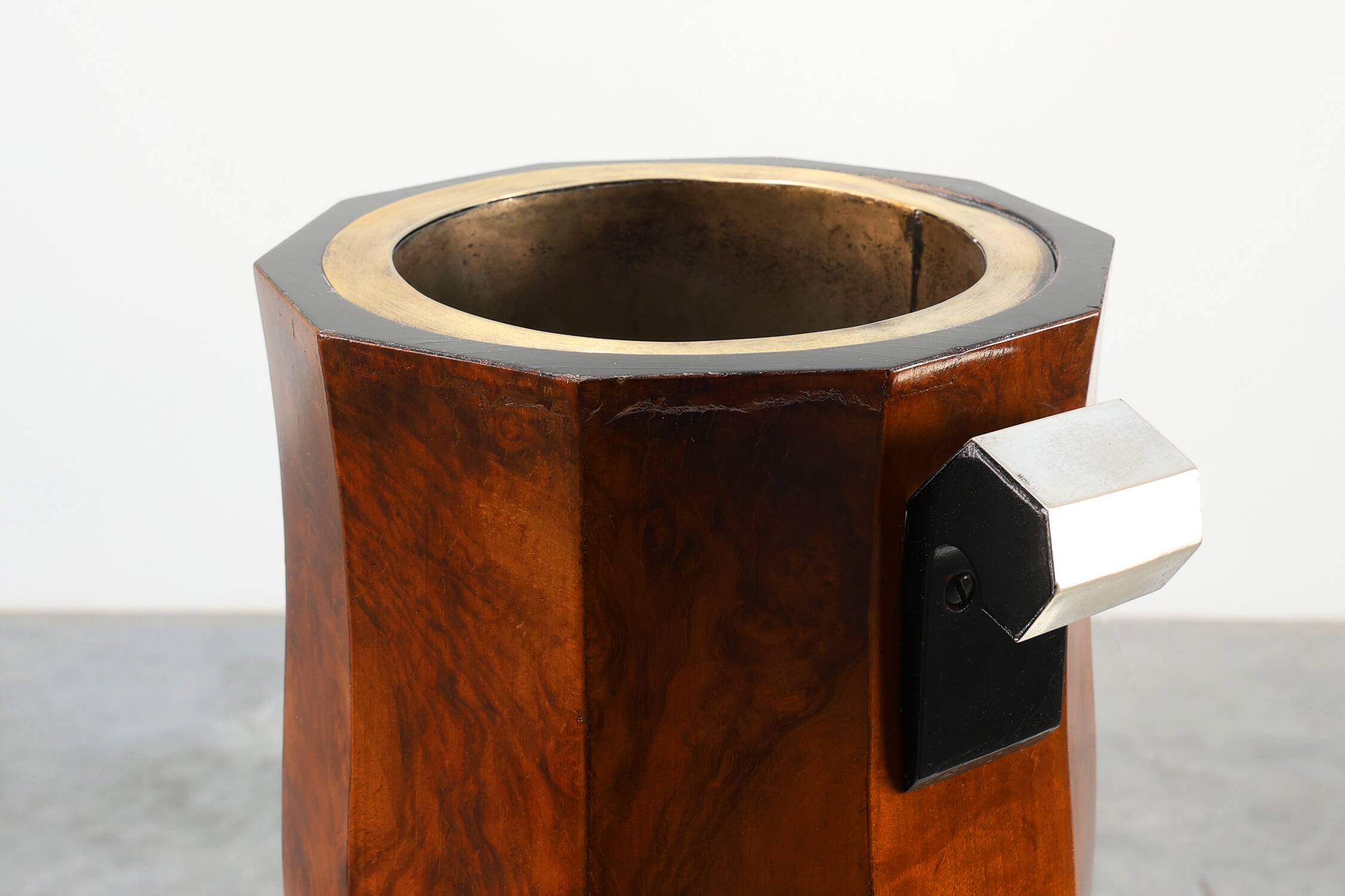 Seau à glace sculptural en bois de bouleau Art Déco, France vers 1925