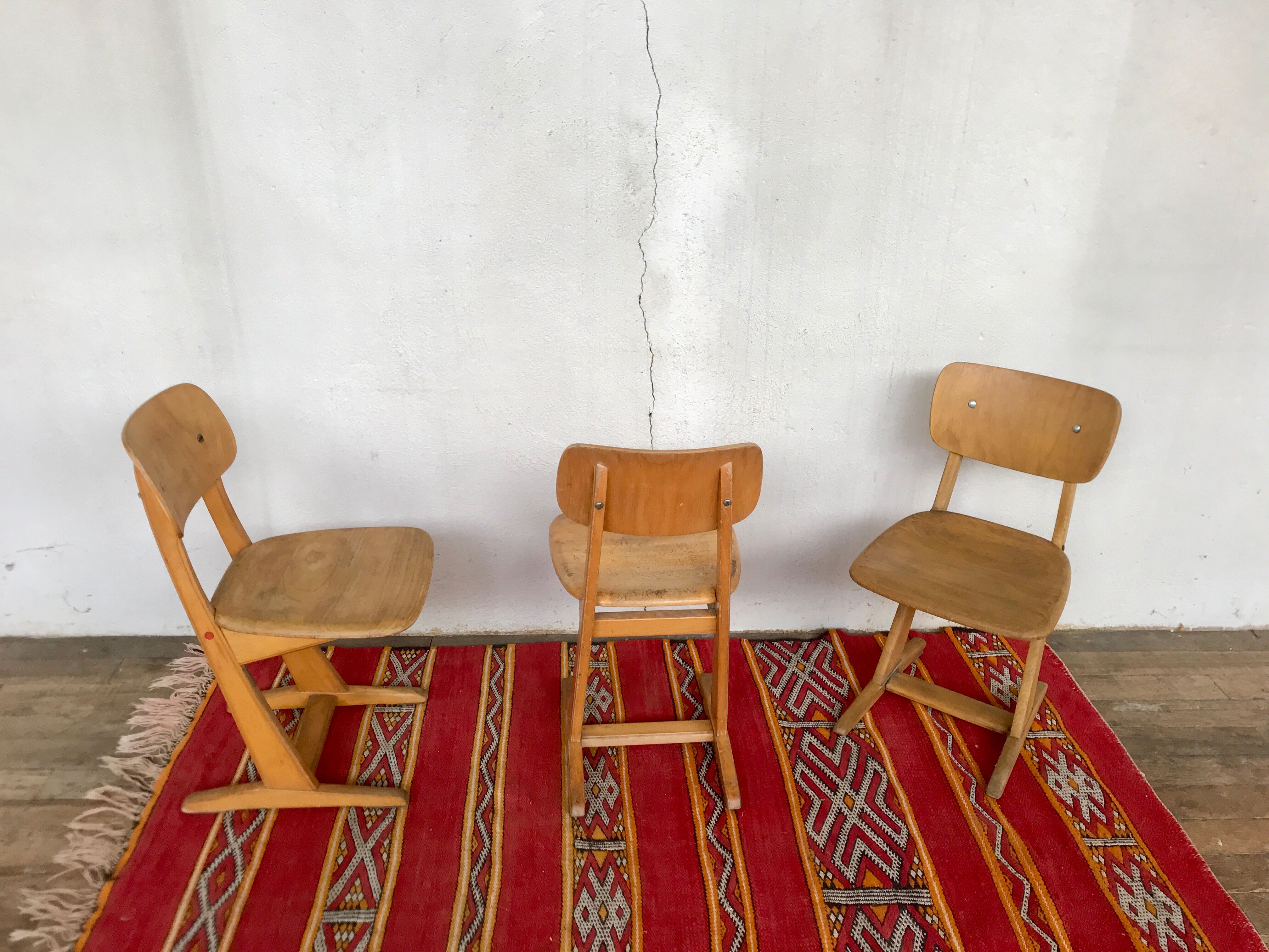 Series of 3 children's chairs casala wineing in light wood