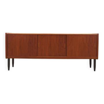 Buffet en teck danois des années 1970 avec portes coulissantes.