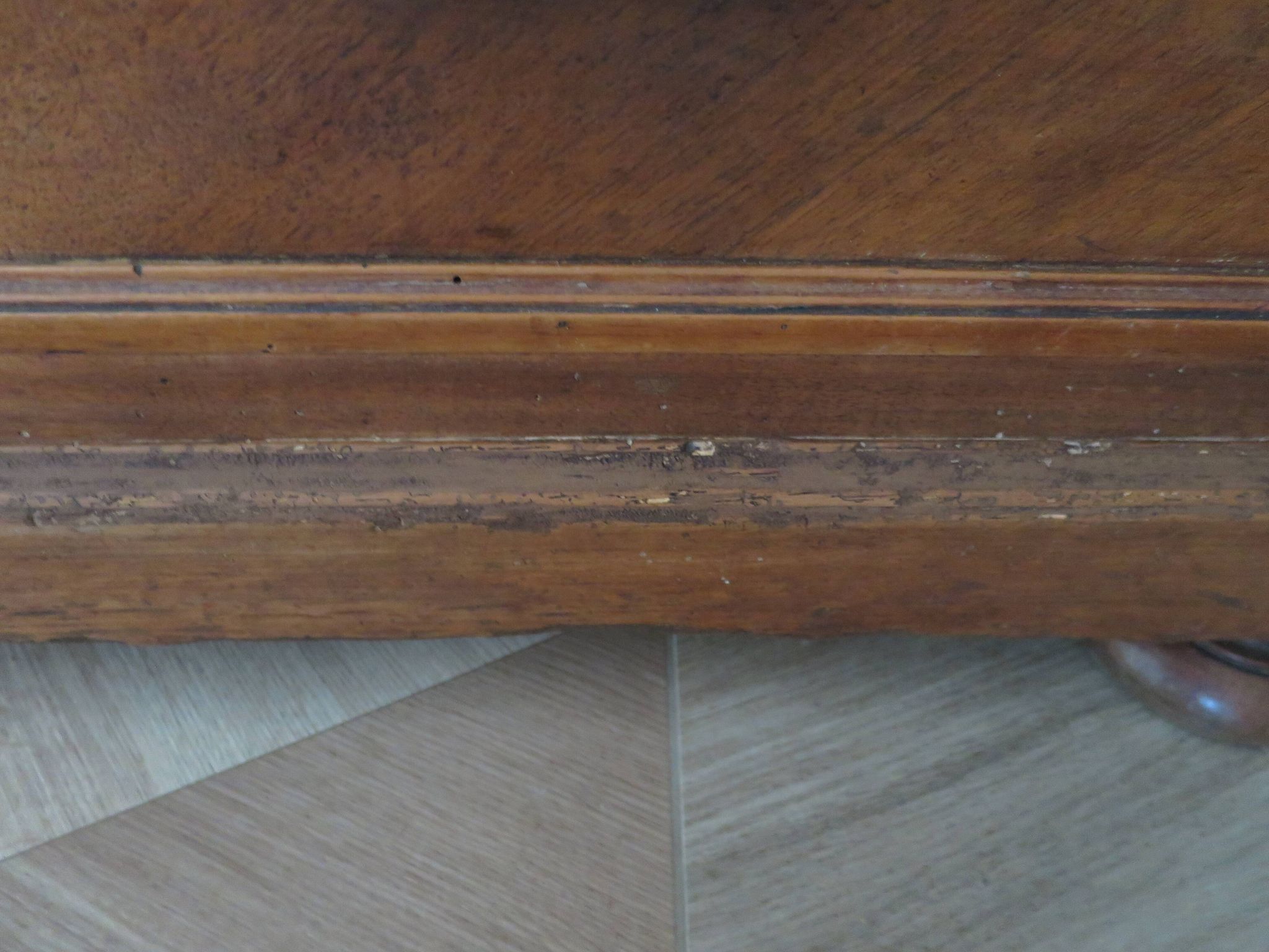 Louis Philippe style chest of drawers with 4 drawers in solid walnut and marble, 1900-1950.