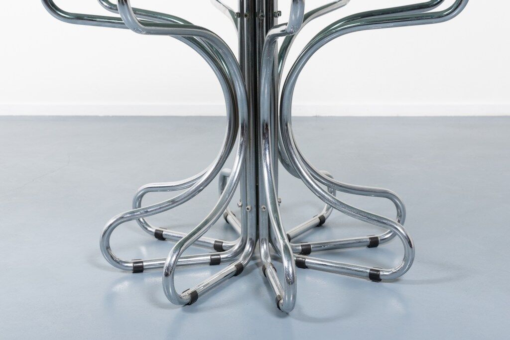 Sculptural Italian design table from the 1970s