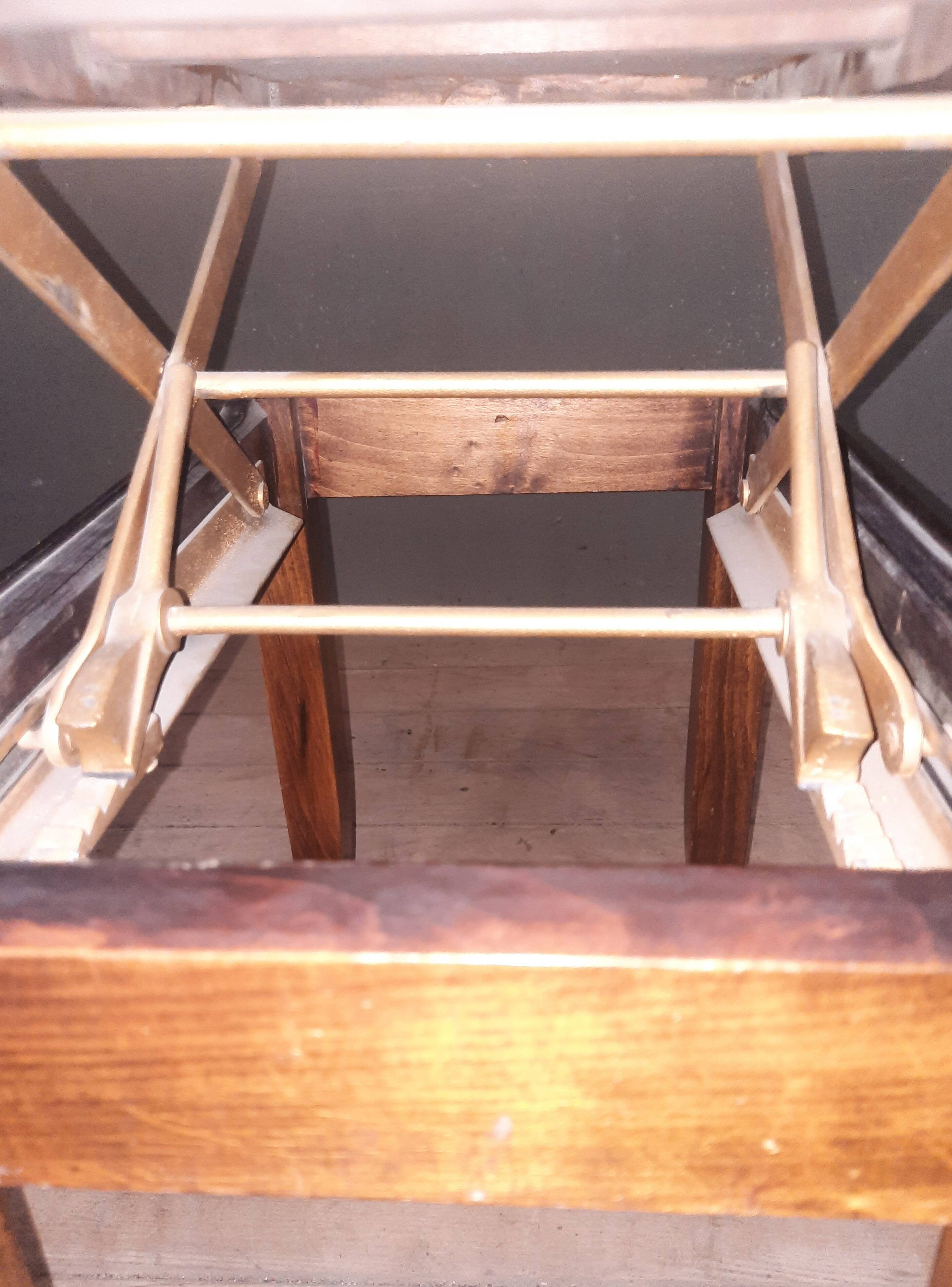 Adjustable height piano stool