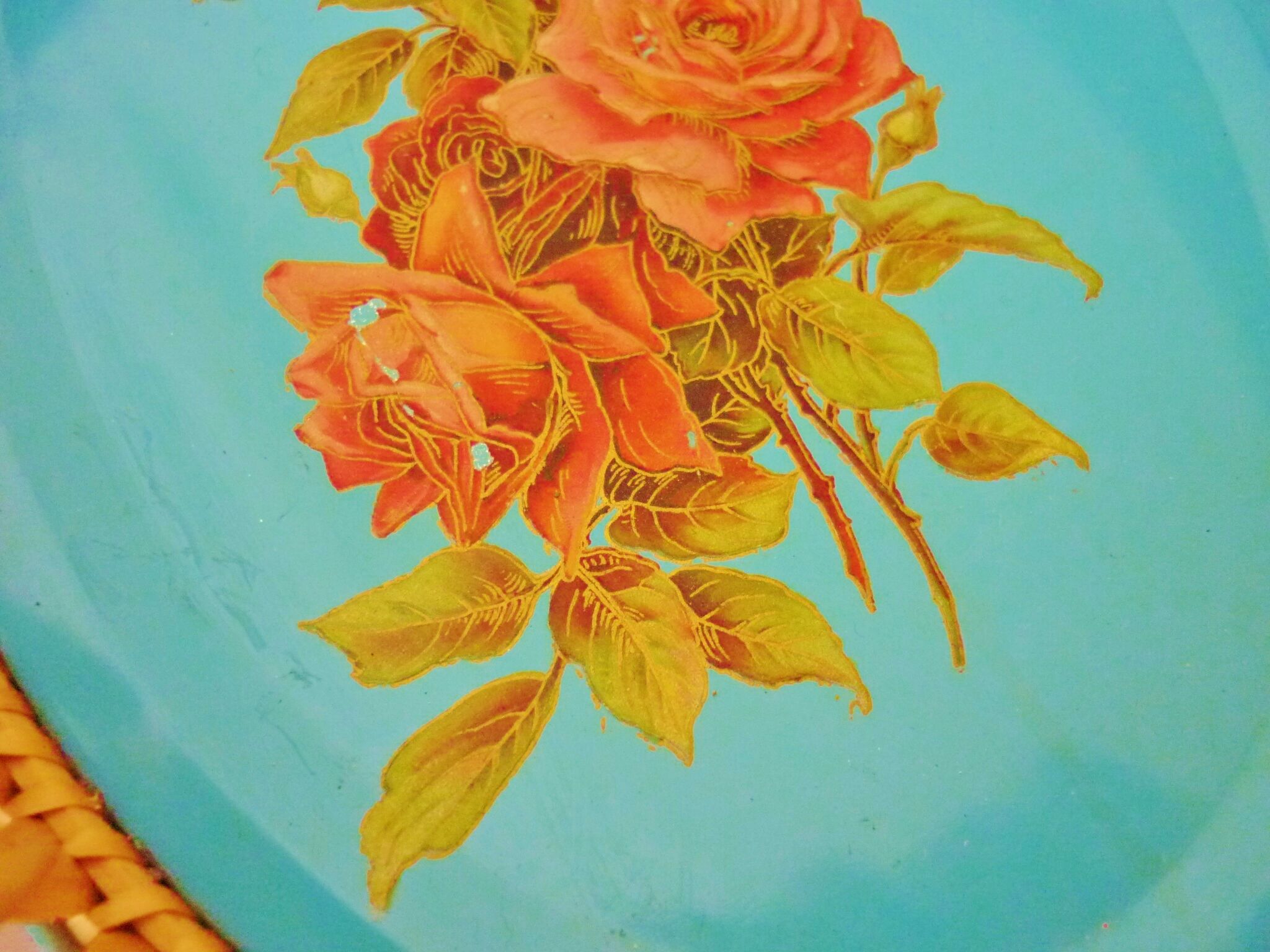 Antique basket in painted sheet metal and woven wicker, decorated with roses