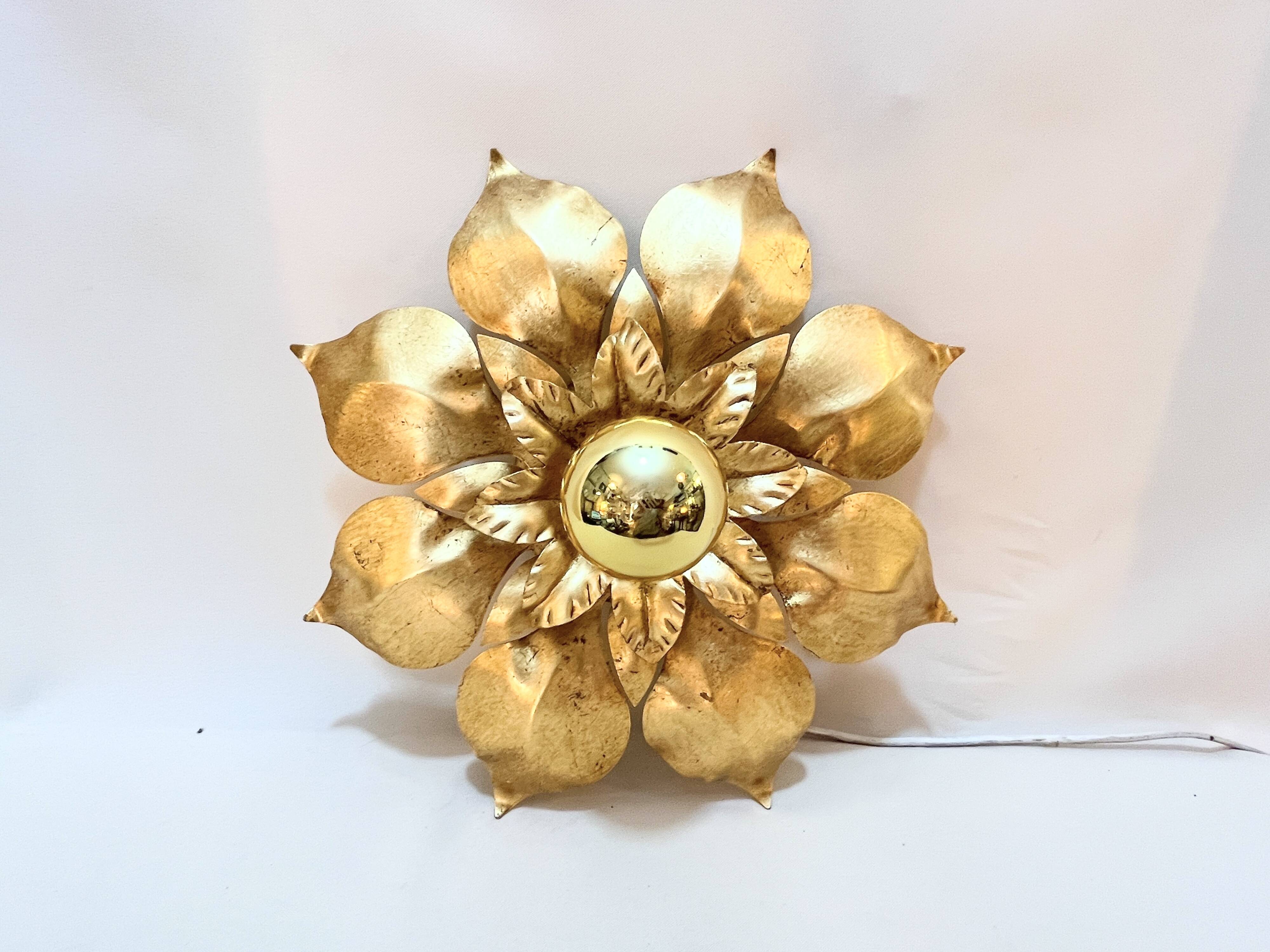 1970s 1980s Hollywood Regency Masca Gold Leaf Metal Flower Wall Sconce