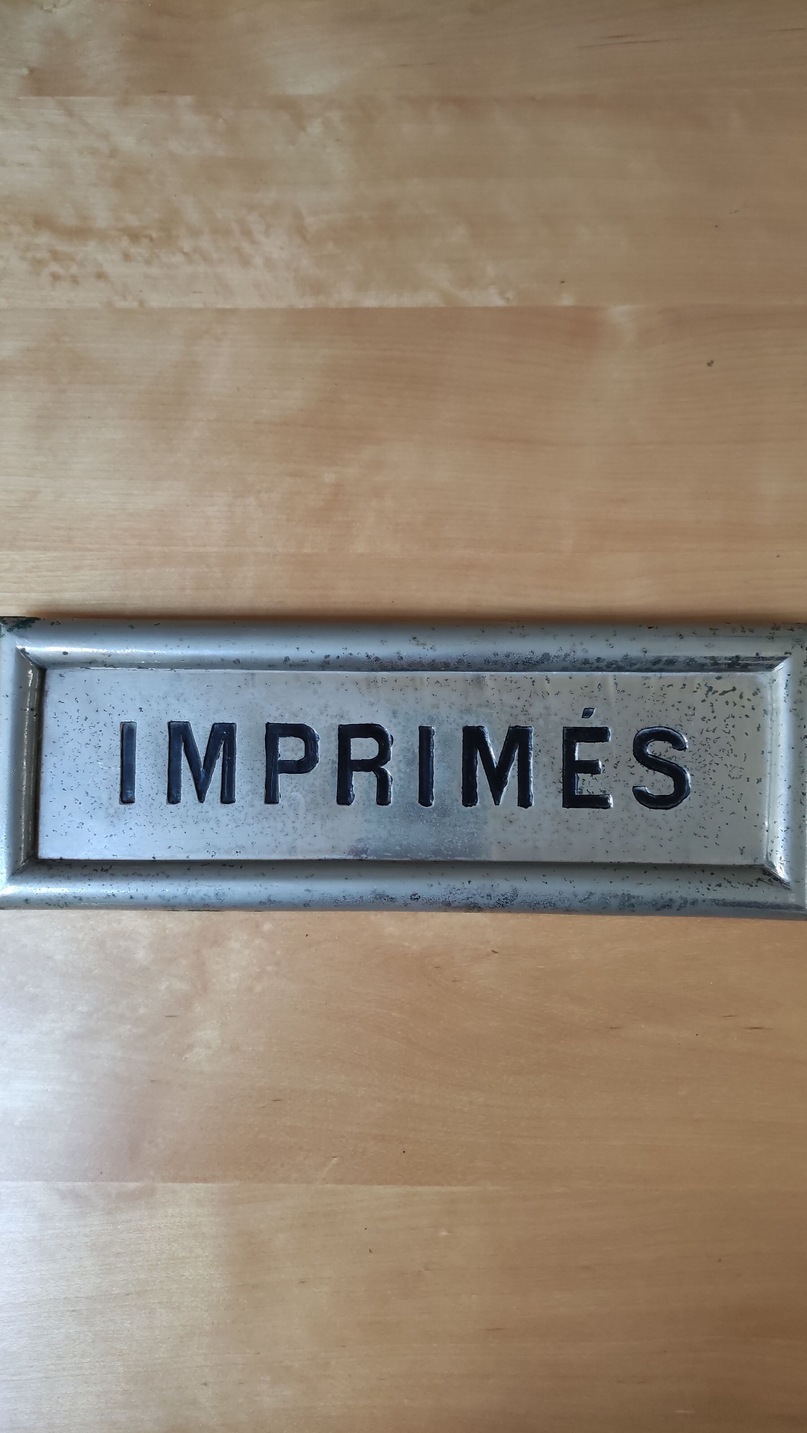 Sign "Printed"old. Silver metal.