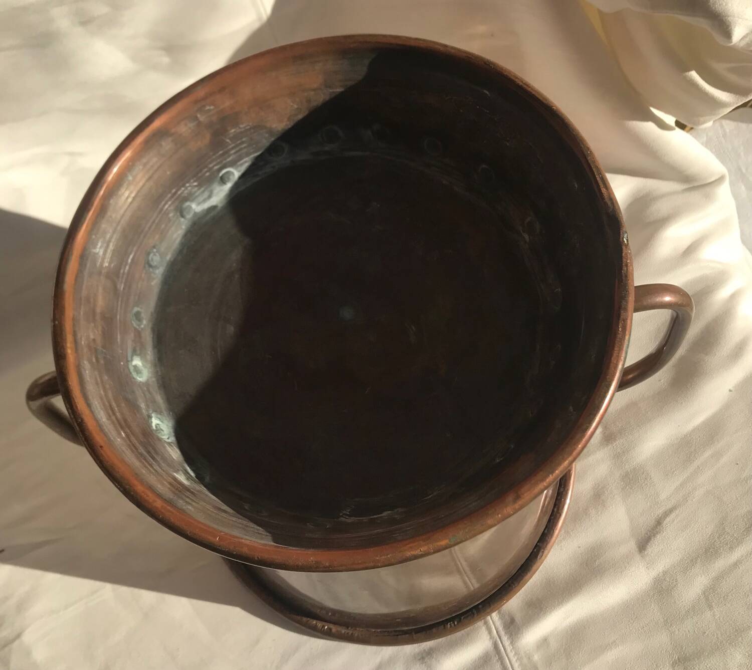 Copper plant pot with side handles