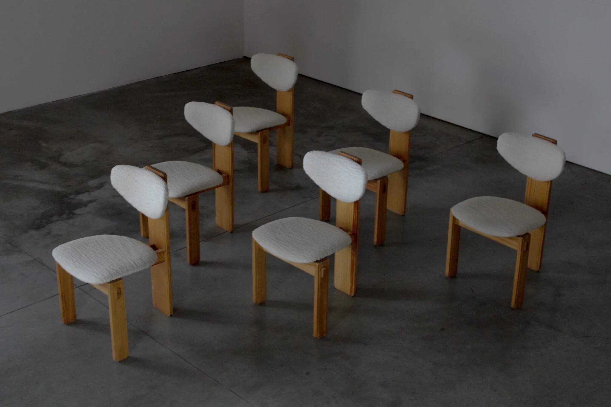 Pine tripod dining chairs - Europe 1970s