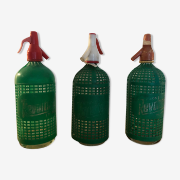 Lot 3 siphons anciens espagnols en verre couverts par plastique vert