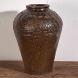 Petit vase ancien dans les tons sombres (c.1900)