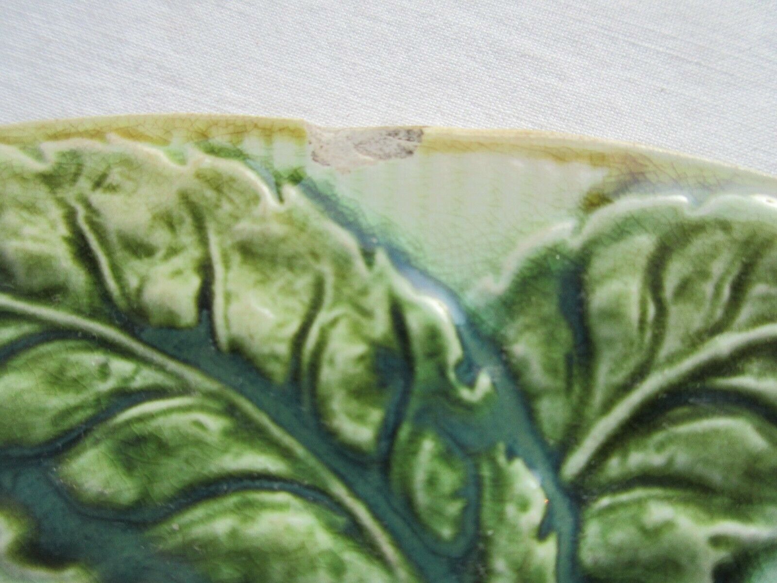 Art Nouveau dabbling plate, Production Onnaing: Pink freesias