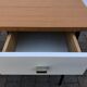 Bureau tiroirs blanc de Pierre Guariche édition Meurop  1960