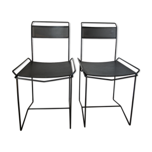 deux chaises en acier