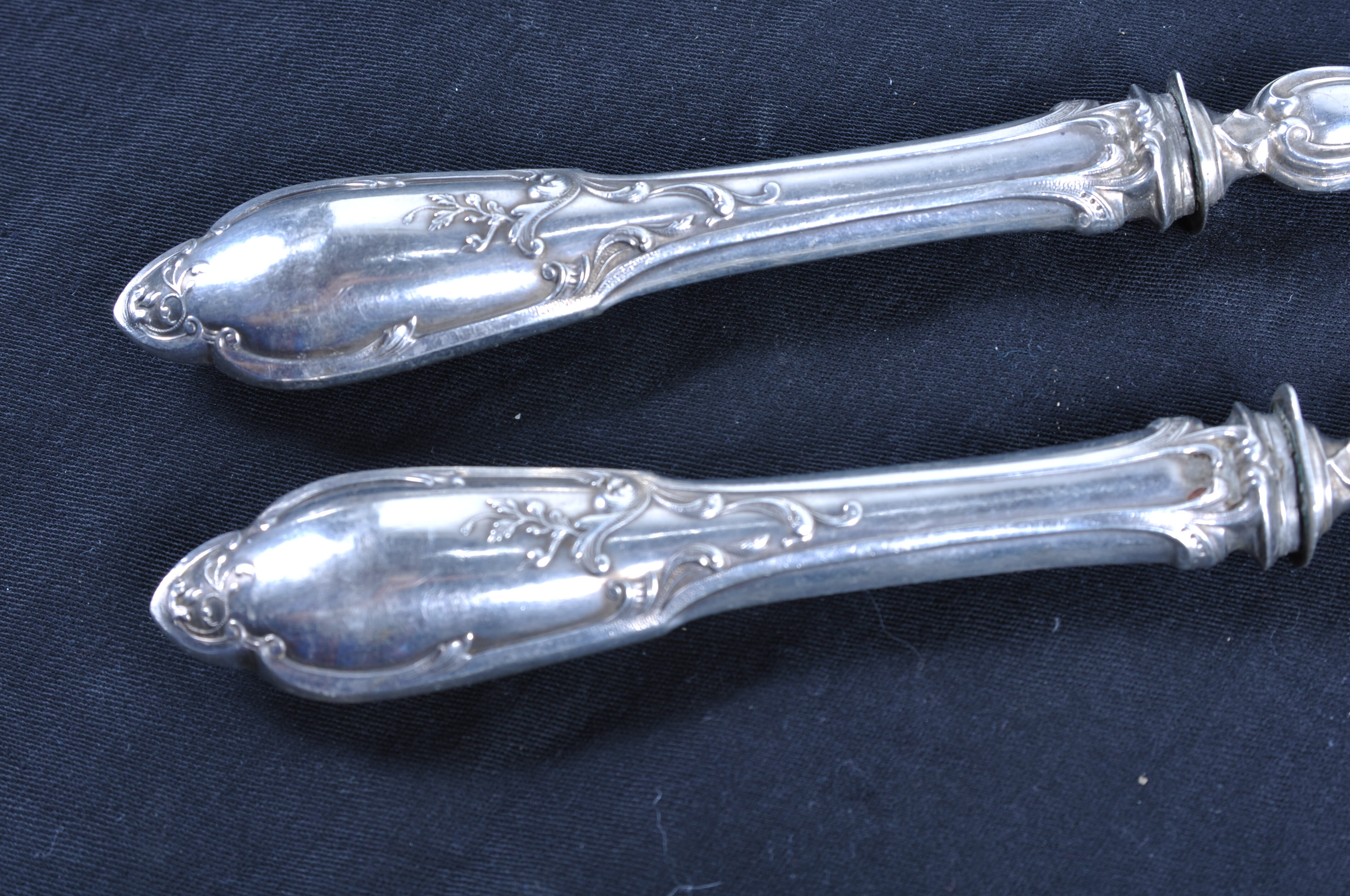 Salad serving set in antique ivory, silver-plated handle.