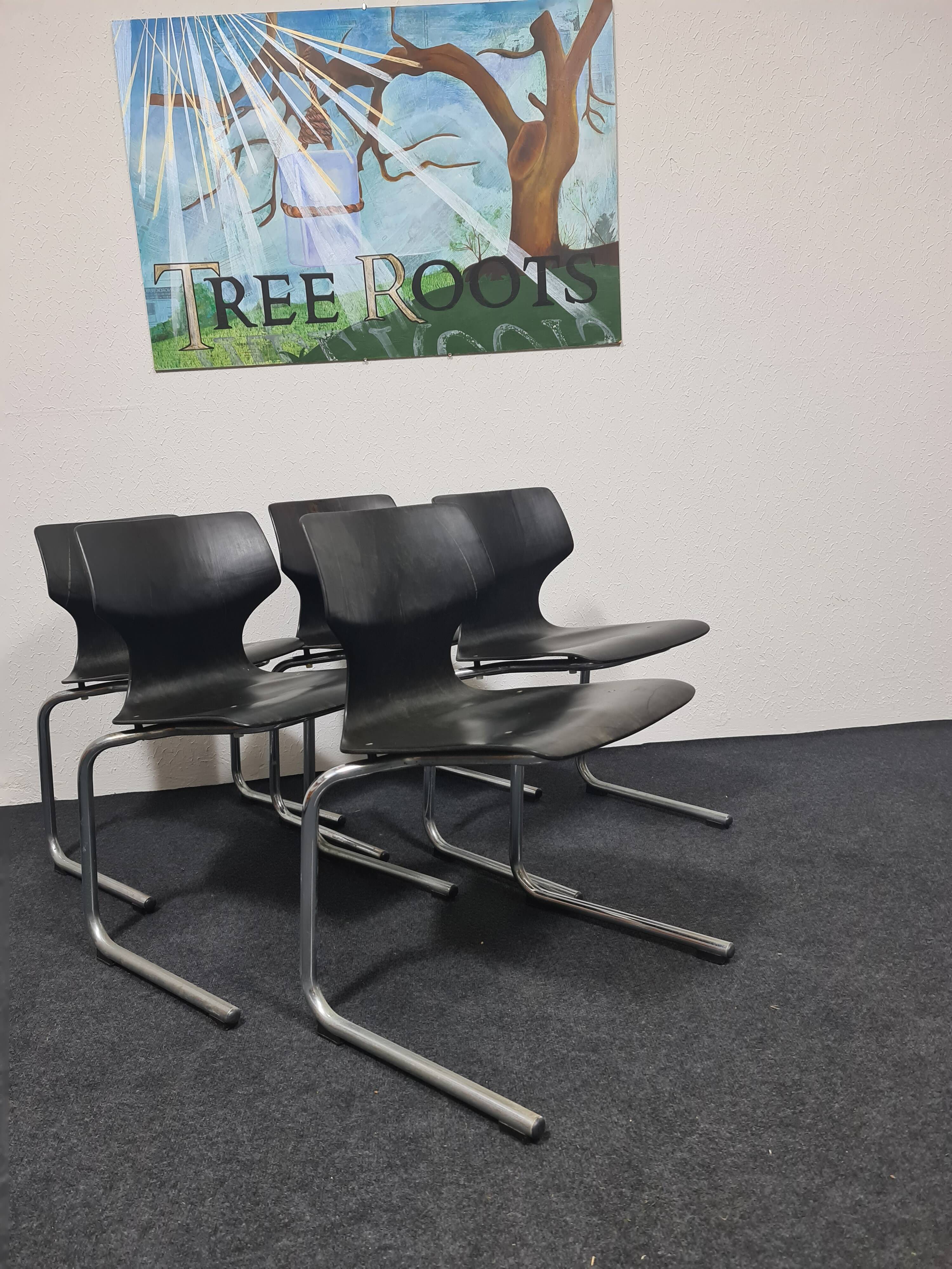 Vintage Flottoto tubular framed stacking chair