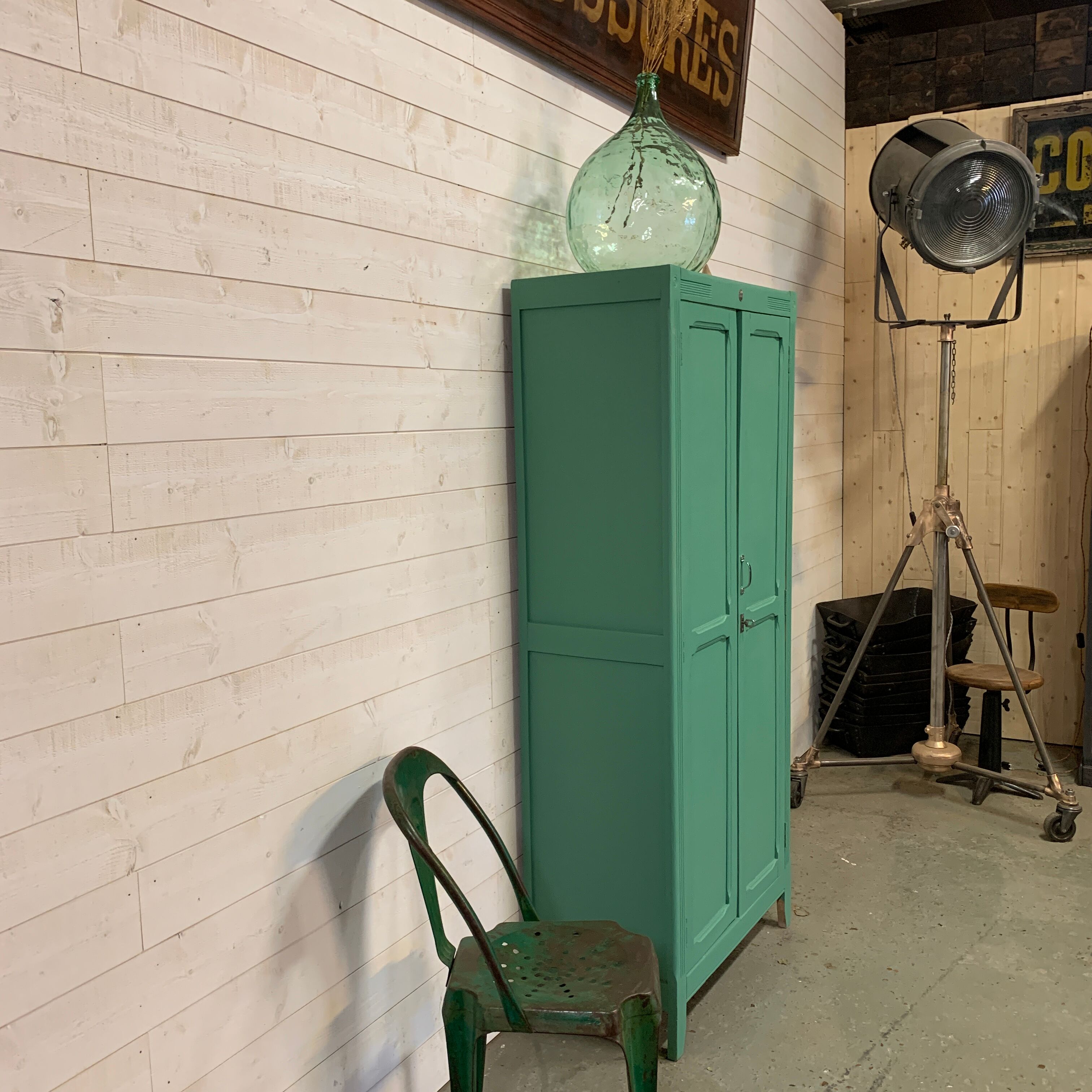 Armoire parisienne  deux portes