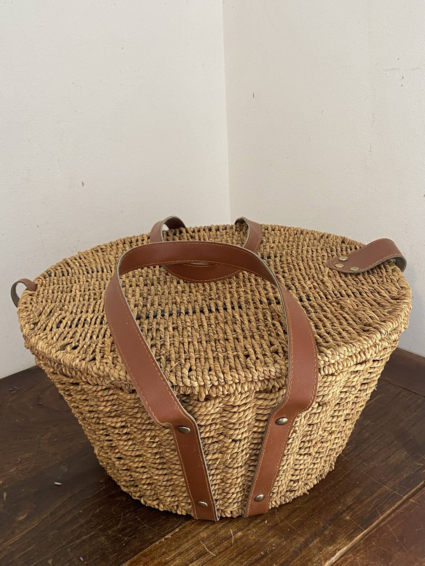 Woven rope basket