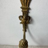 Patère en bronze, décor noeud