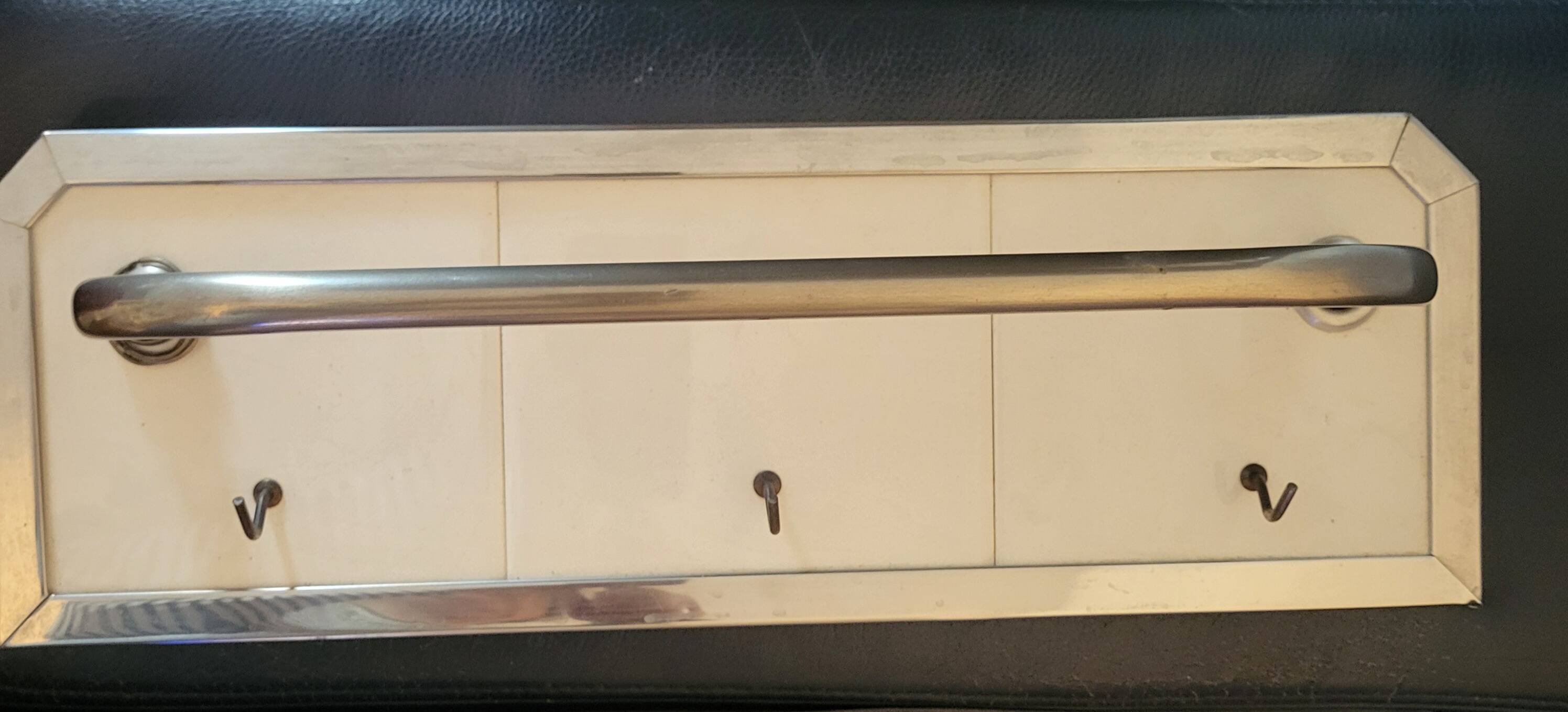 Art Deco tea towel holder, SDV, France, Sarreguemines