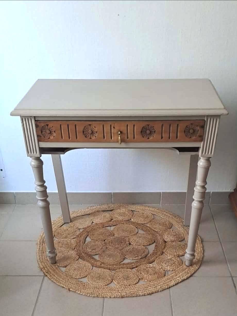 Desk table