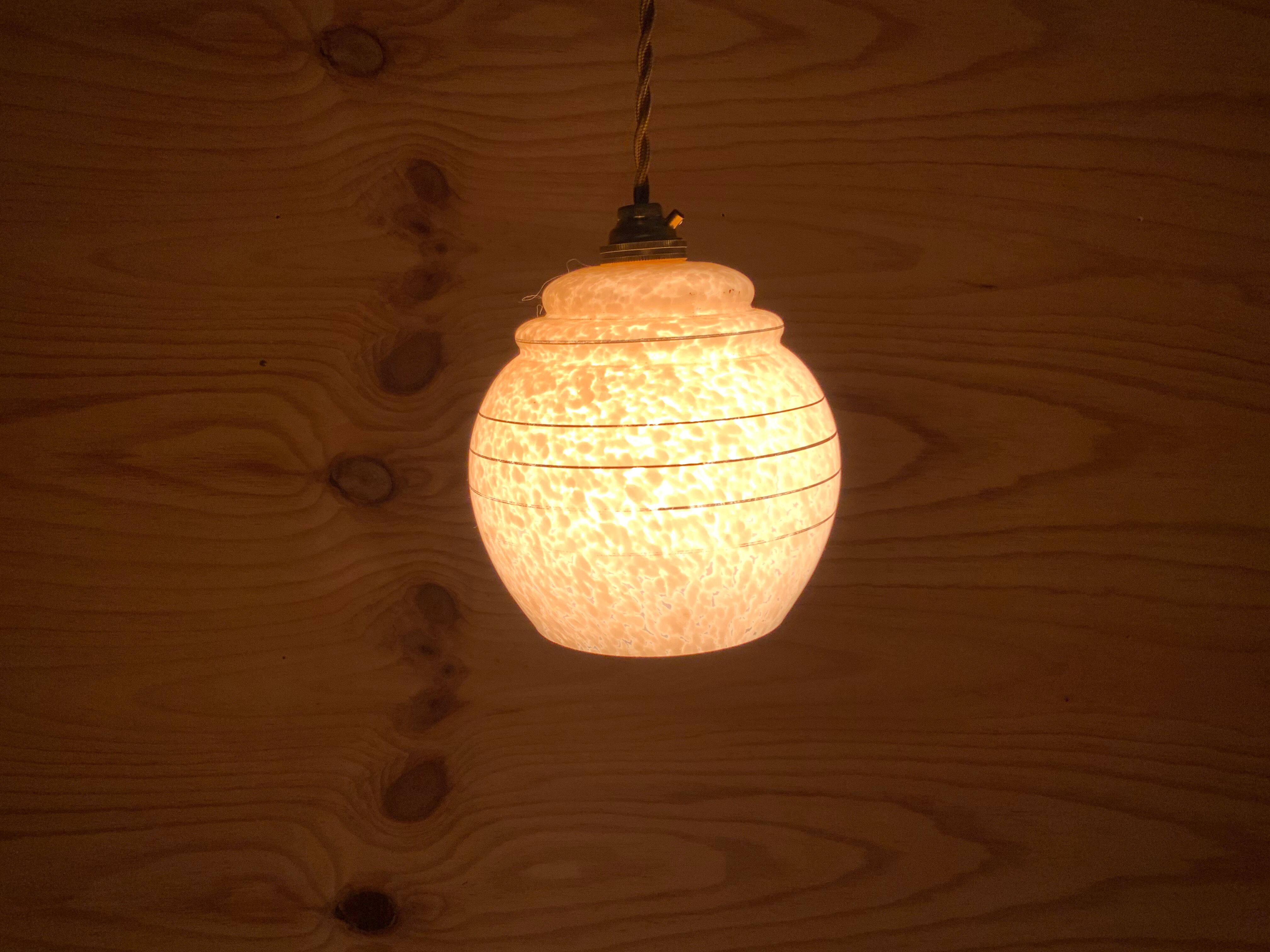 Pink opaline suspension