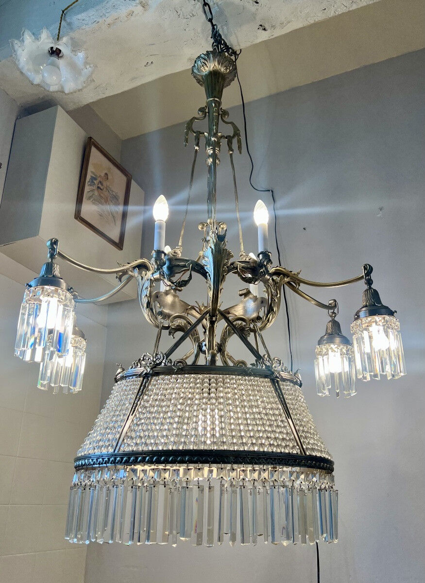 Large chandelier counter, billiards, casino